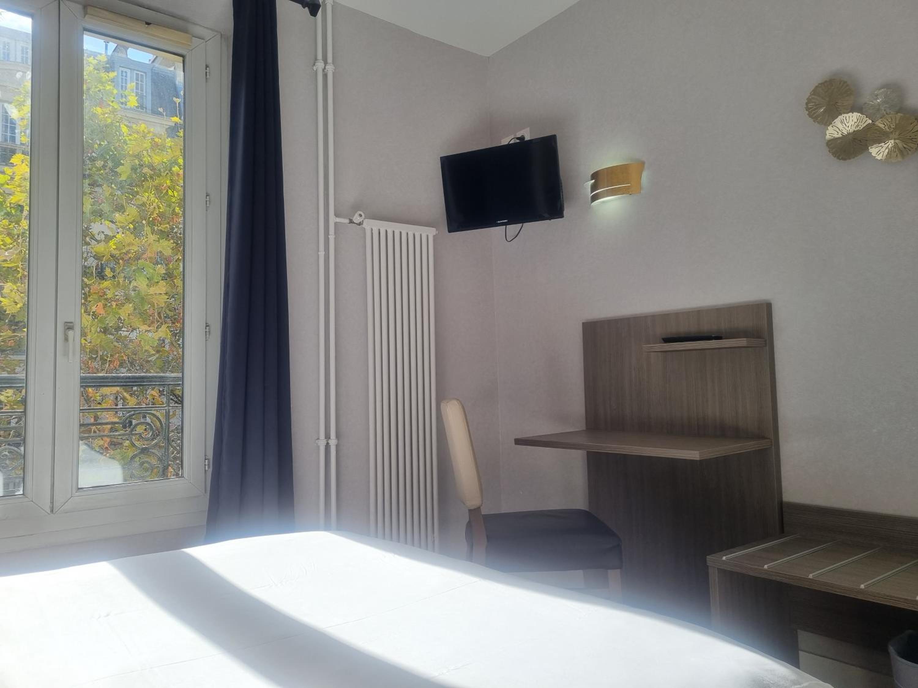 Double Room with Eiffel Tower View