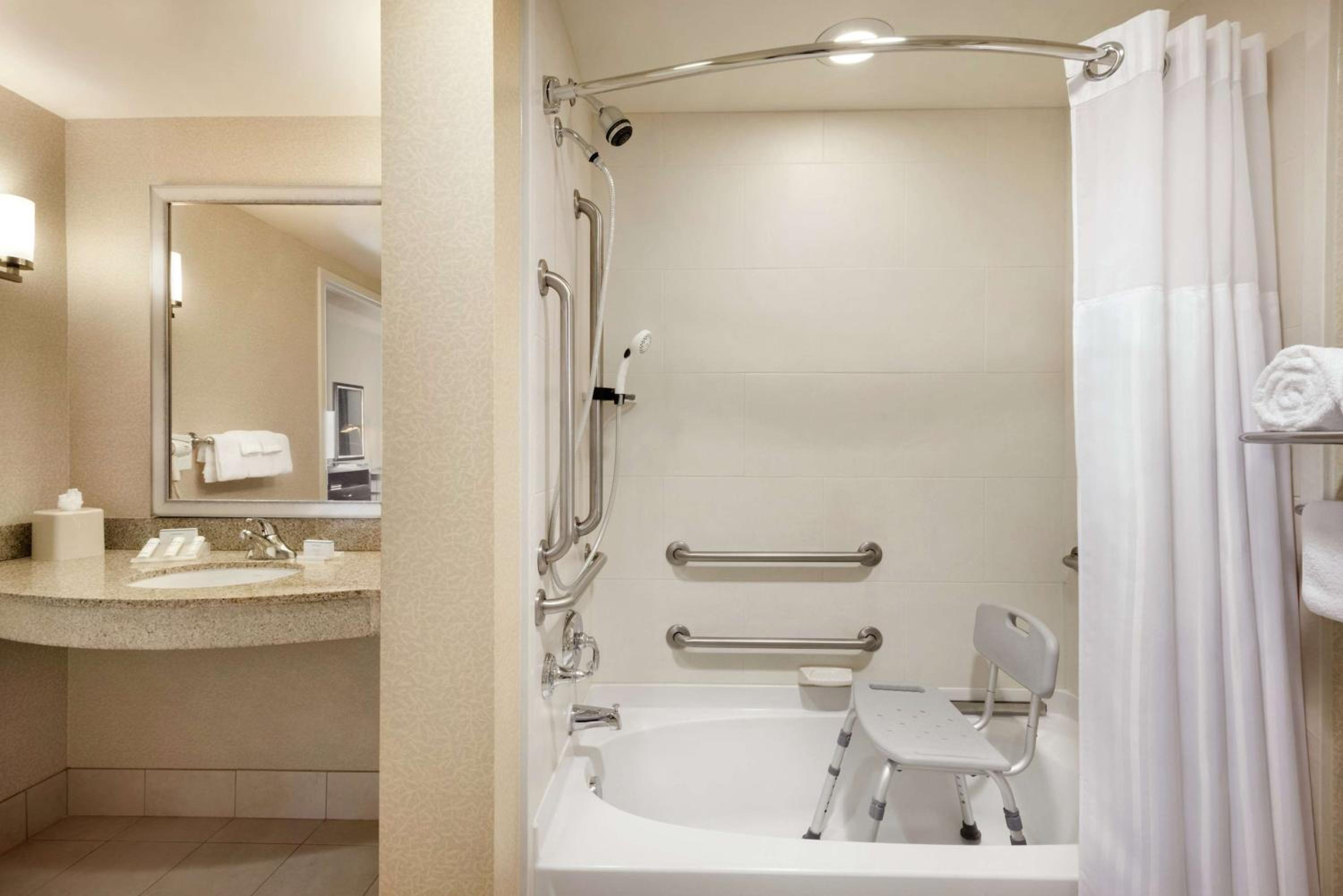 King Room with Transfer Shower - Mobility Access