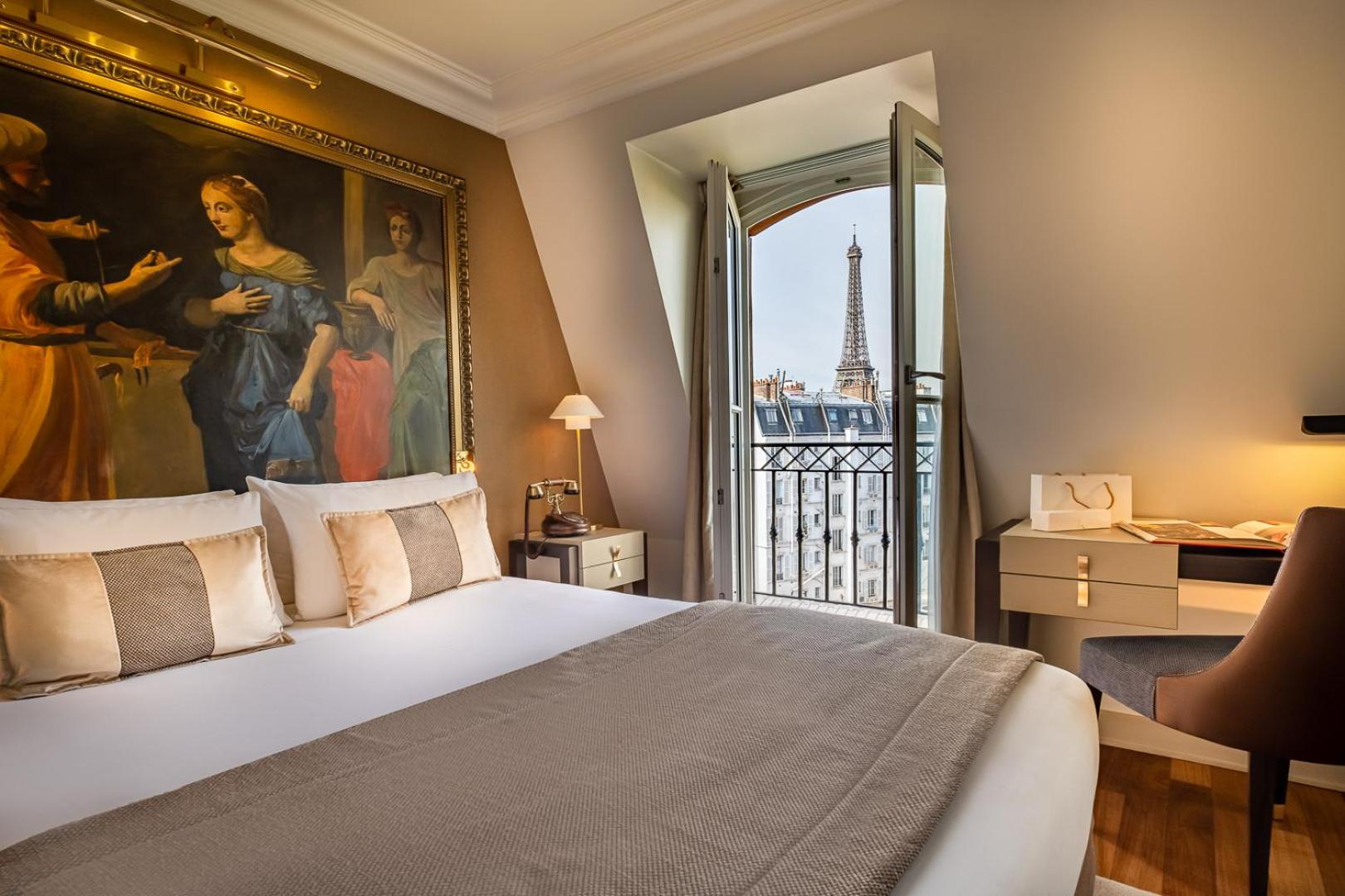 Classic Double Room with Eiffel Tower View