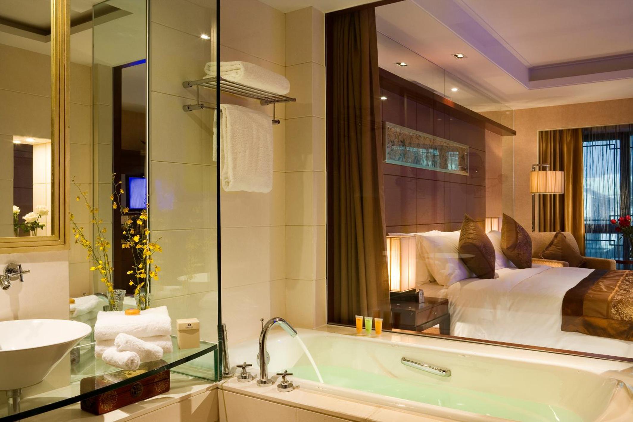 Continental Premier King Bed Room Nonsmoking