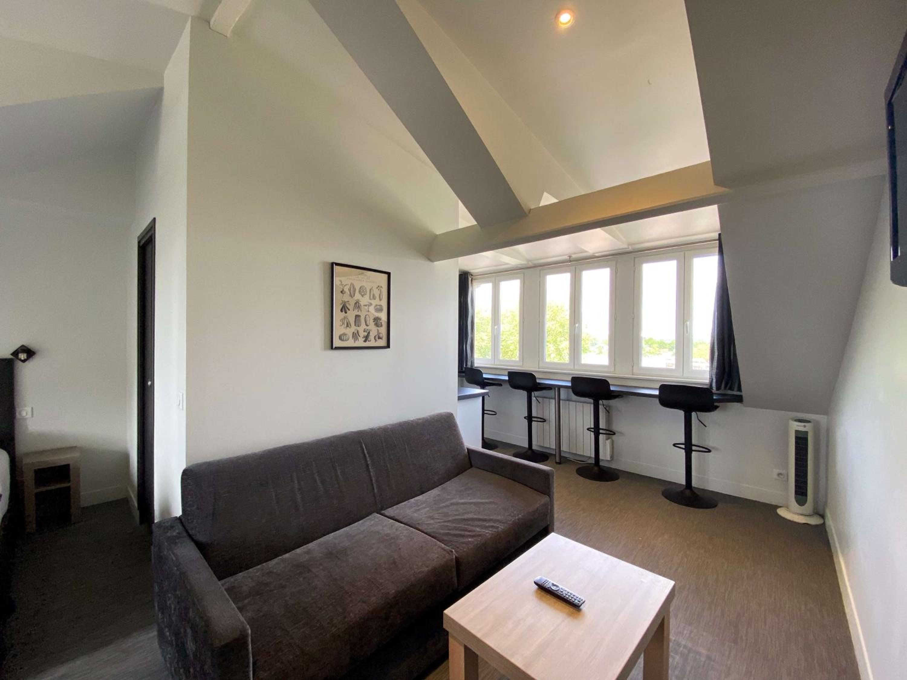 Apartment Studio with Queen Bed - Non-Smoking