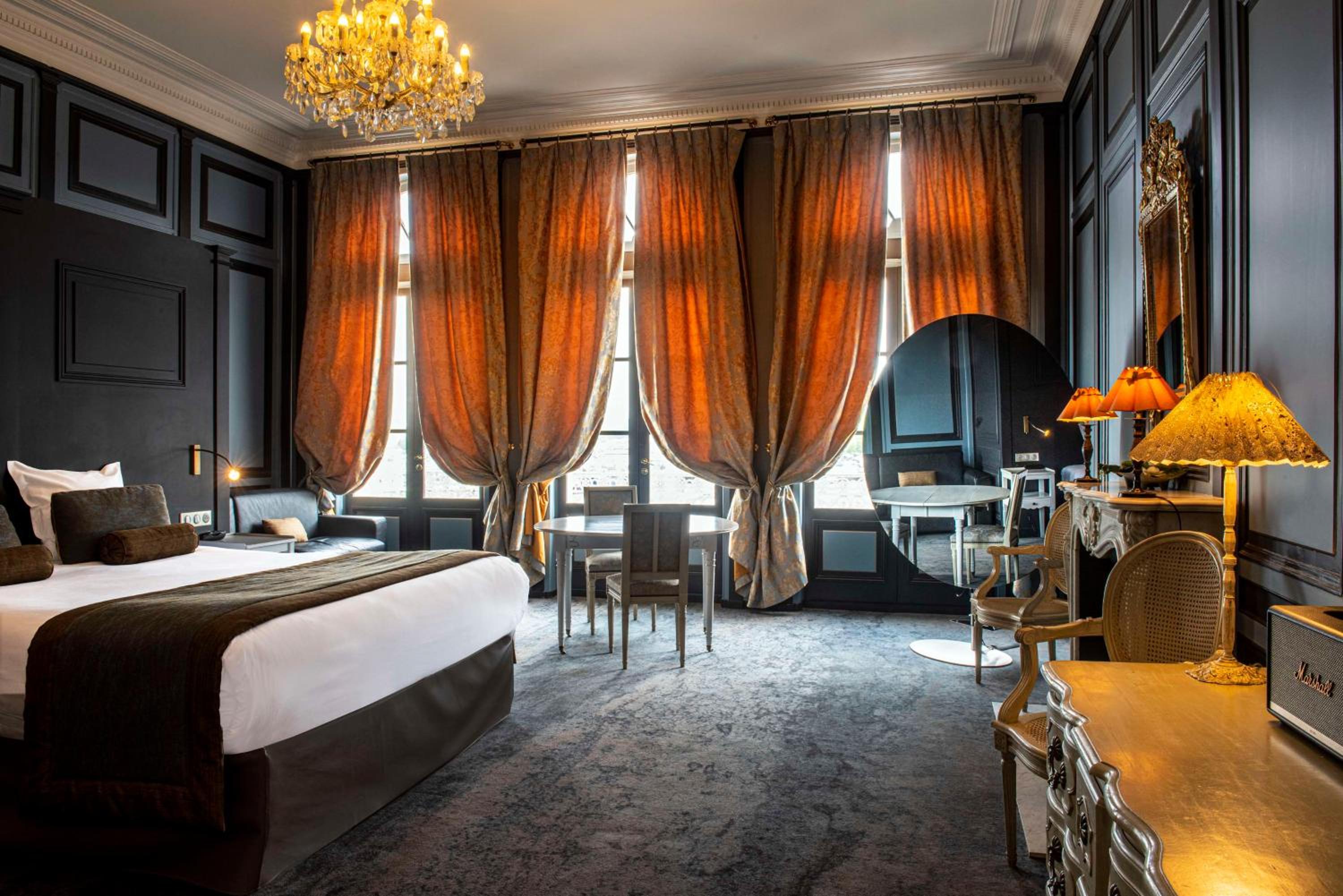 Suite Alphonse Allais avec Jacuzzi