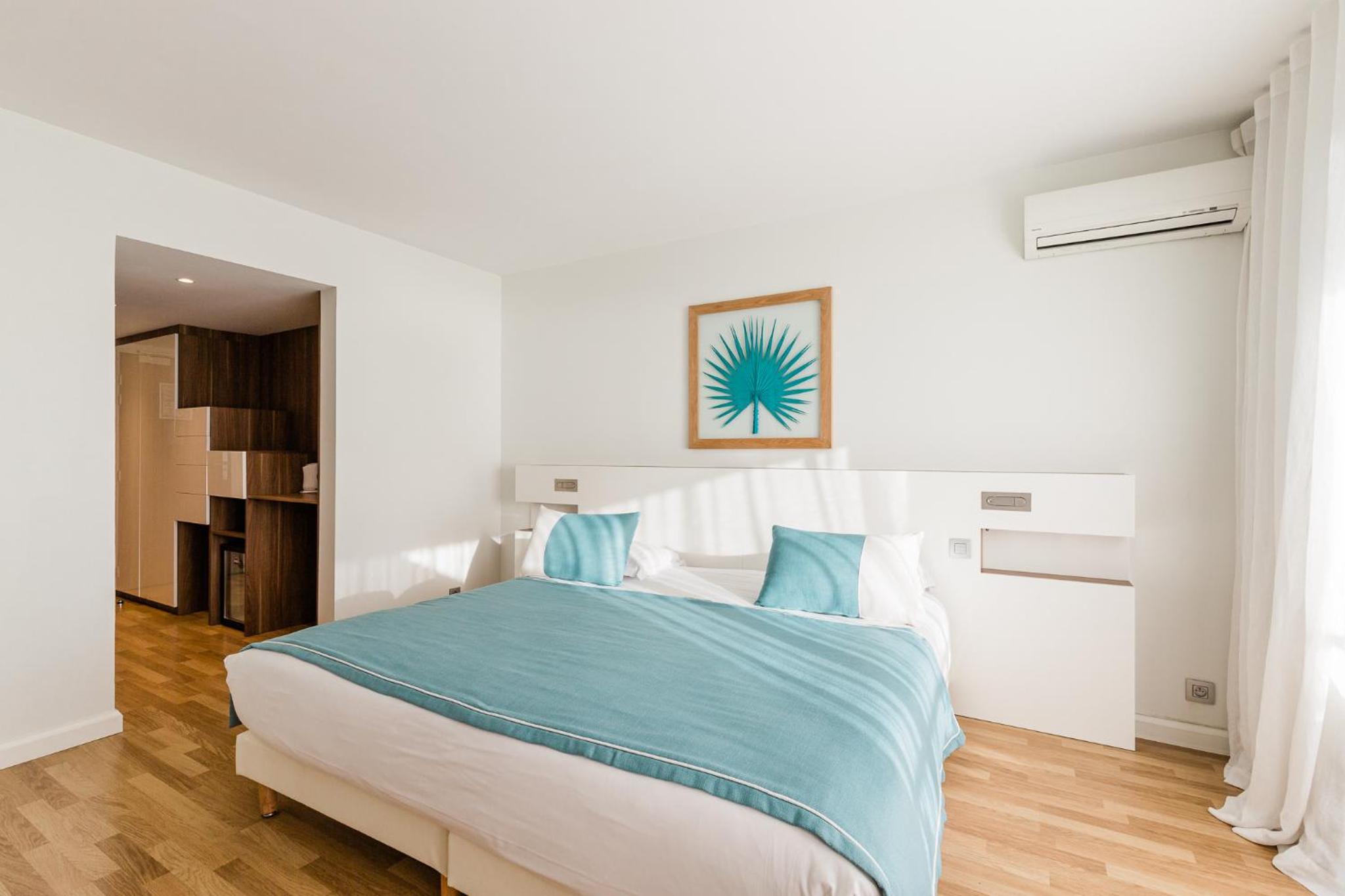 Deluxe Room with Sea View