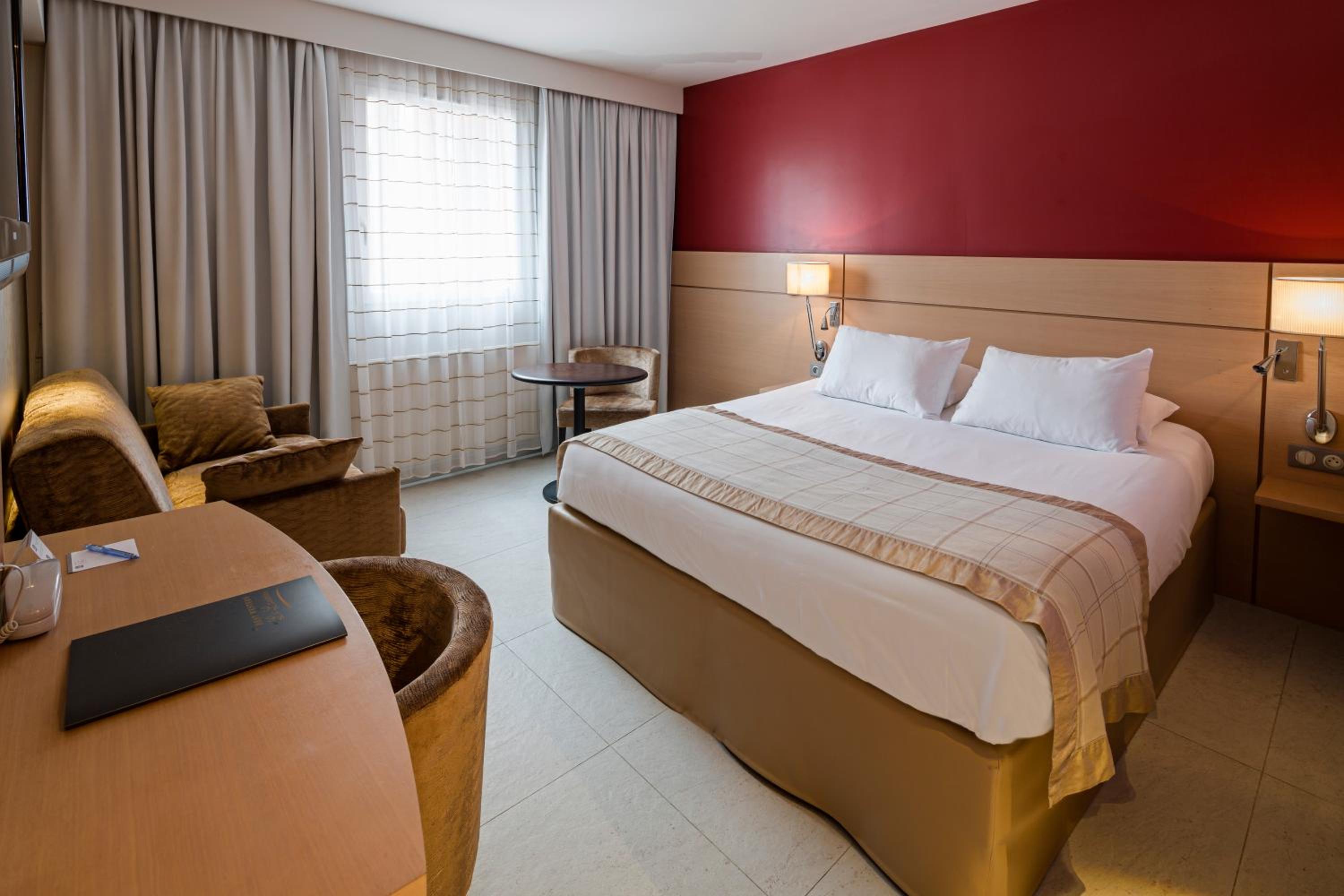 Connecting Family Room - Non-Smoking