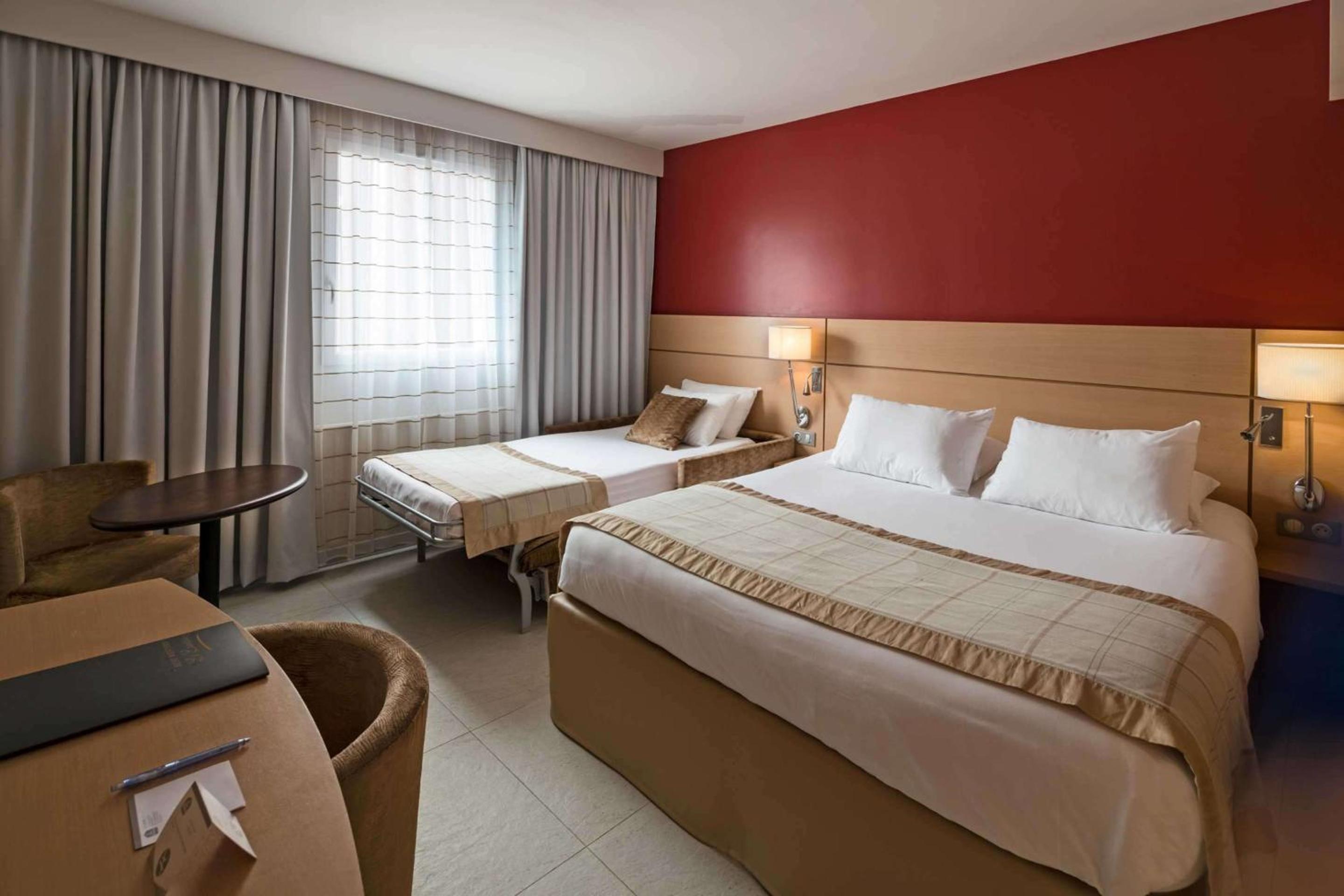 Connecting Family Room - Non-Smoking