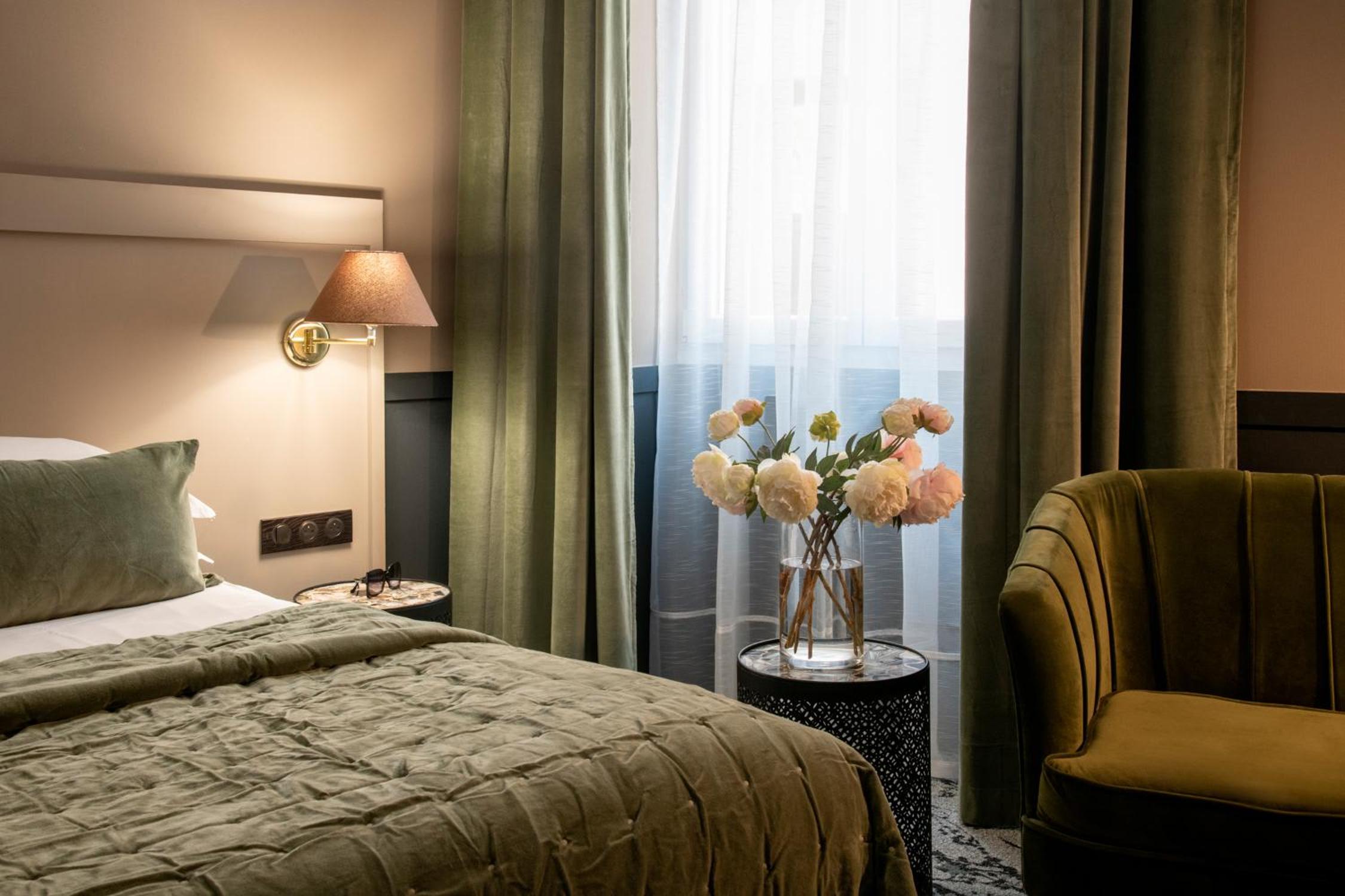 Executive Queen Room - Non-Smoking