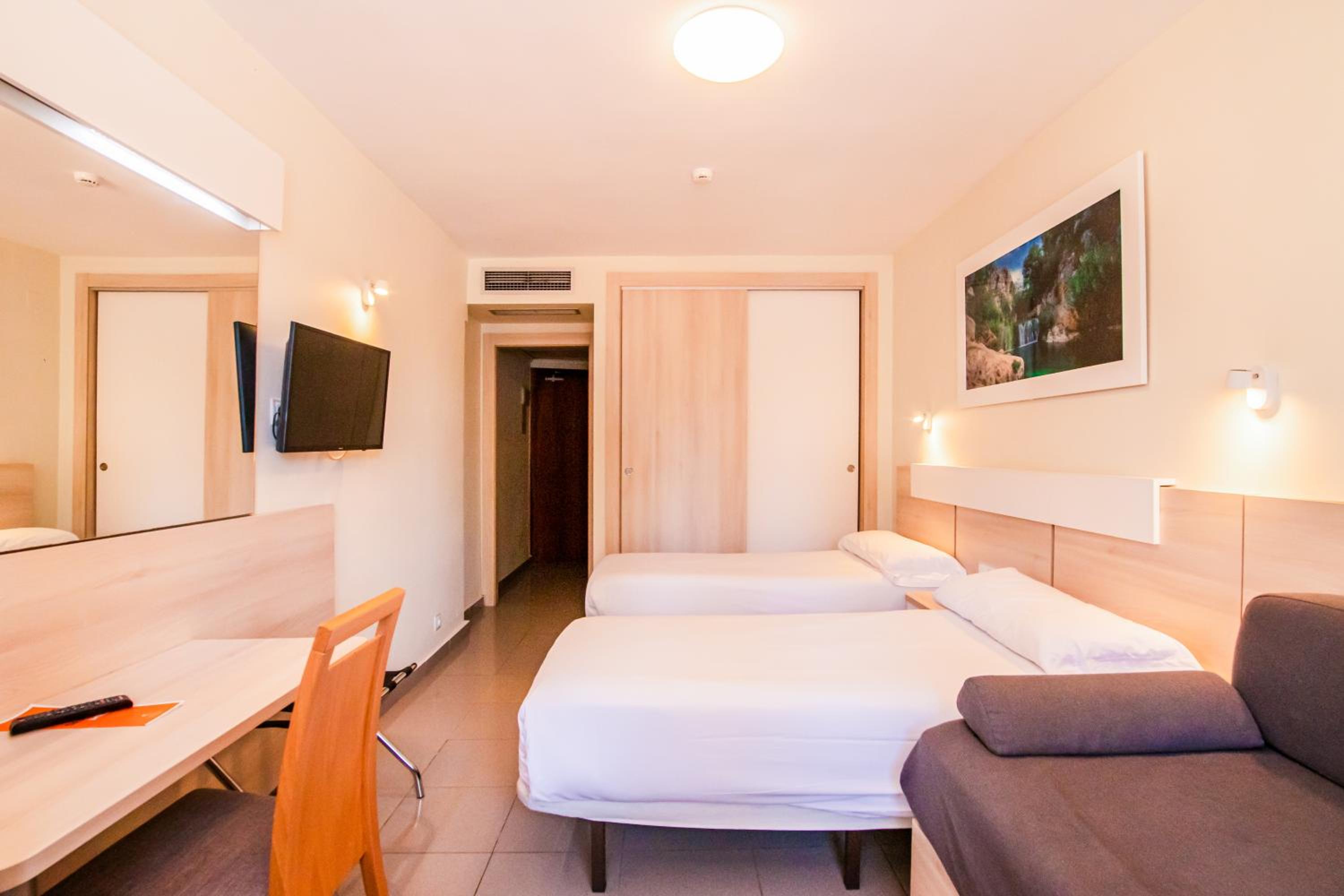 Economy Room 1 or 2 beds (2 Adults)