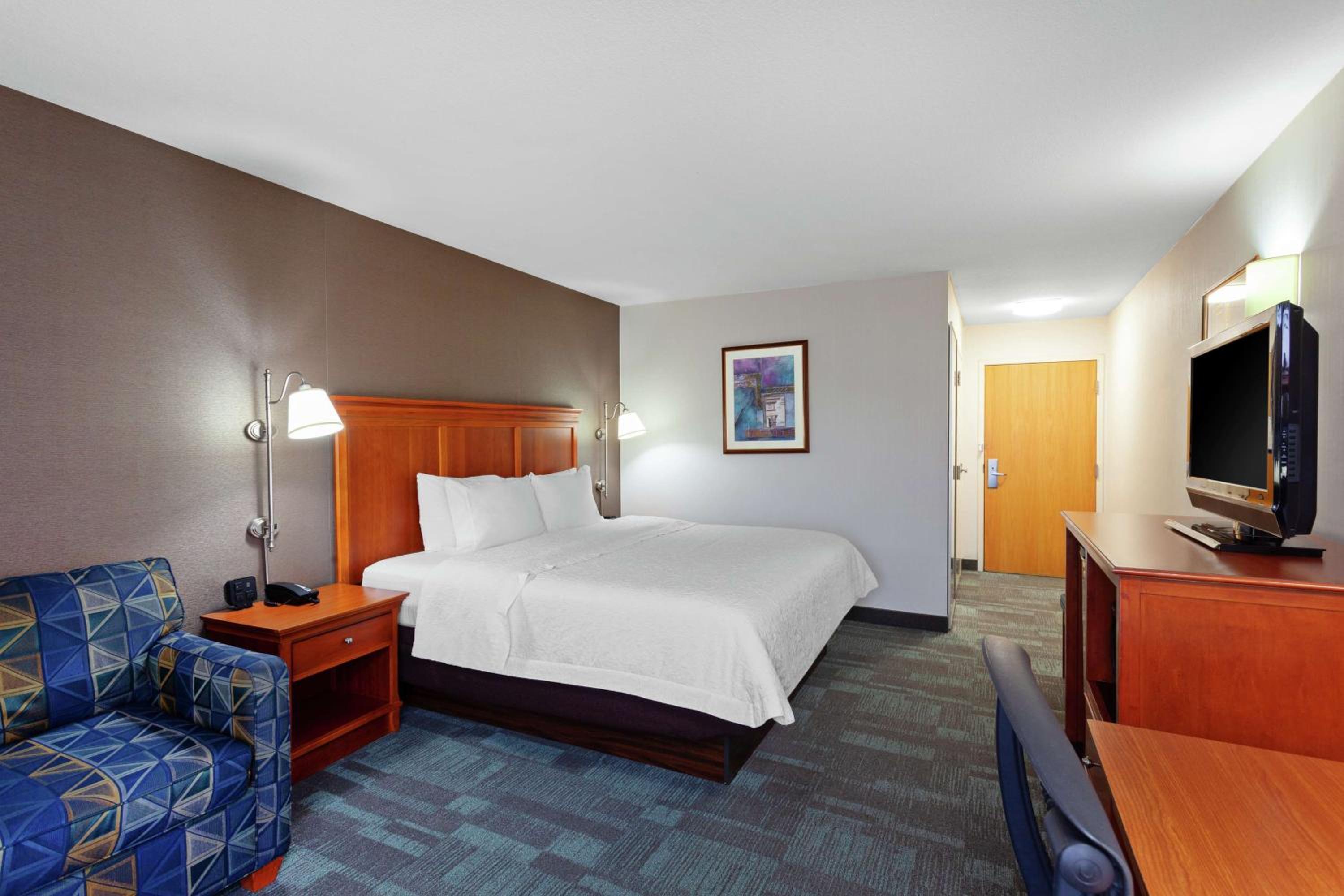 King Room with Sofa Bed and Study - Non-Smoking