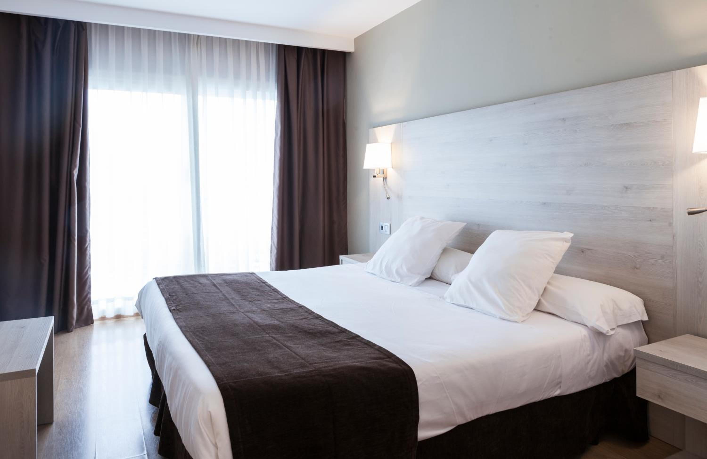 Double or Twin Room with Pool View