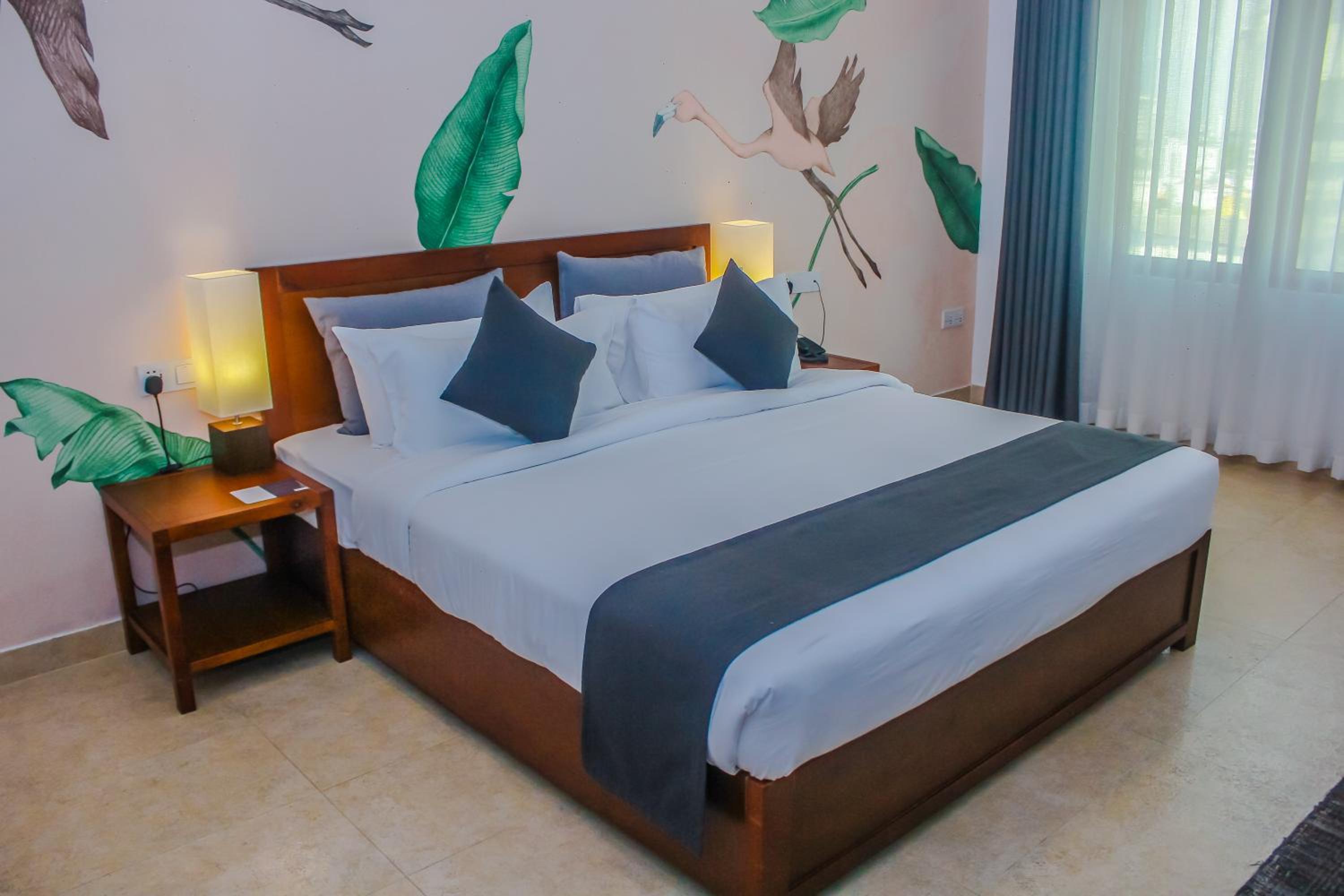 Superior King Room with City View