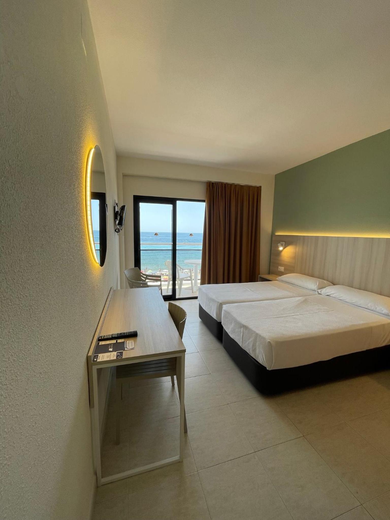 Double or Twin Room with Sea View