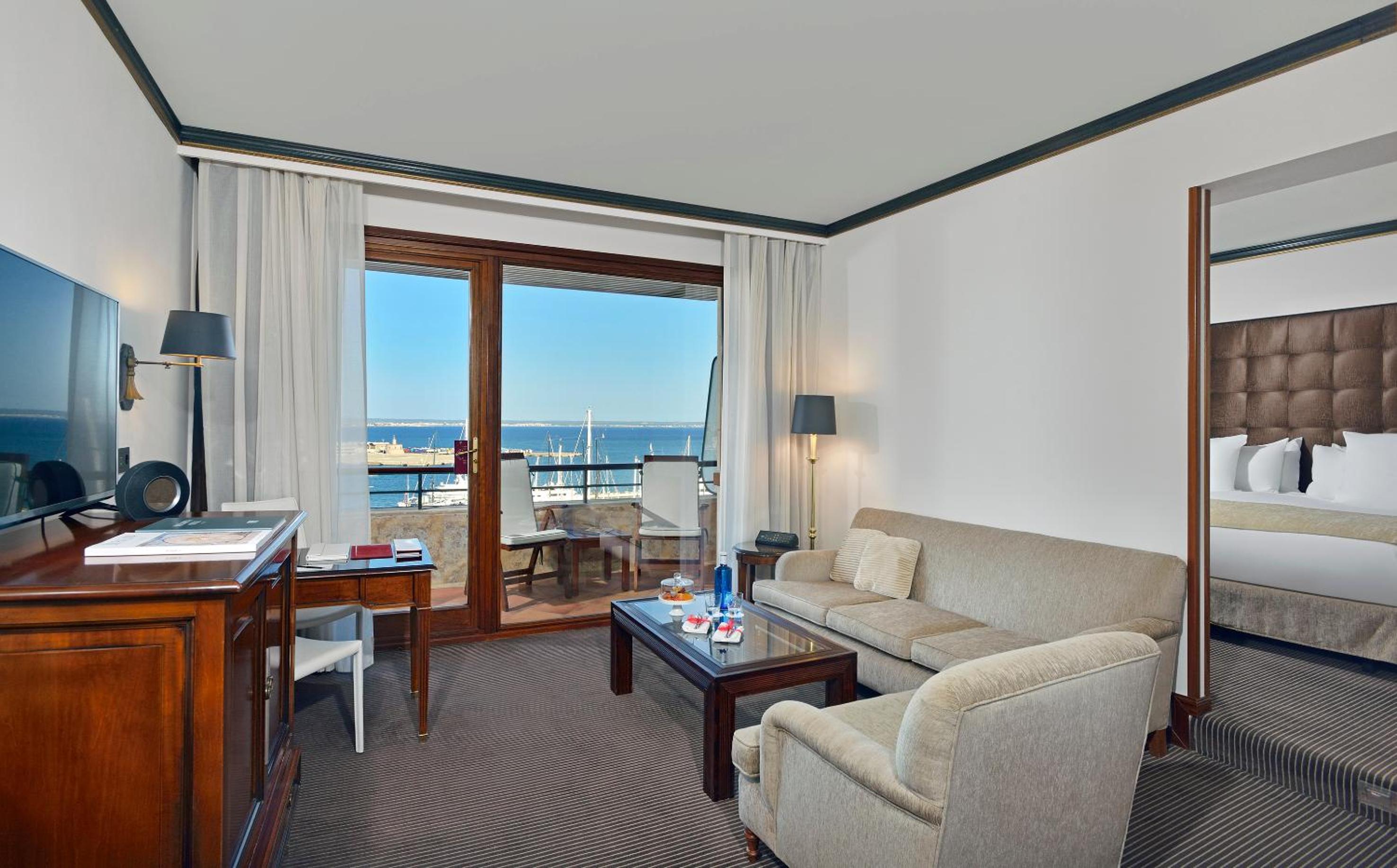 Red Level Junior Suite with Sea and Cathedral View