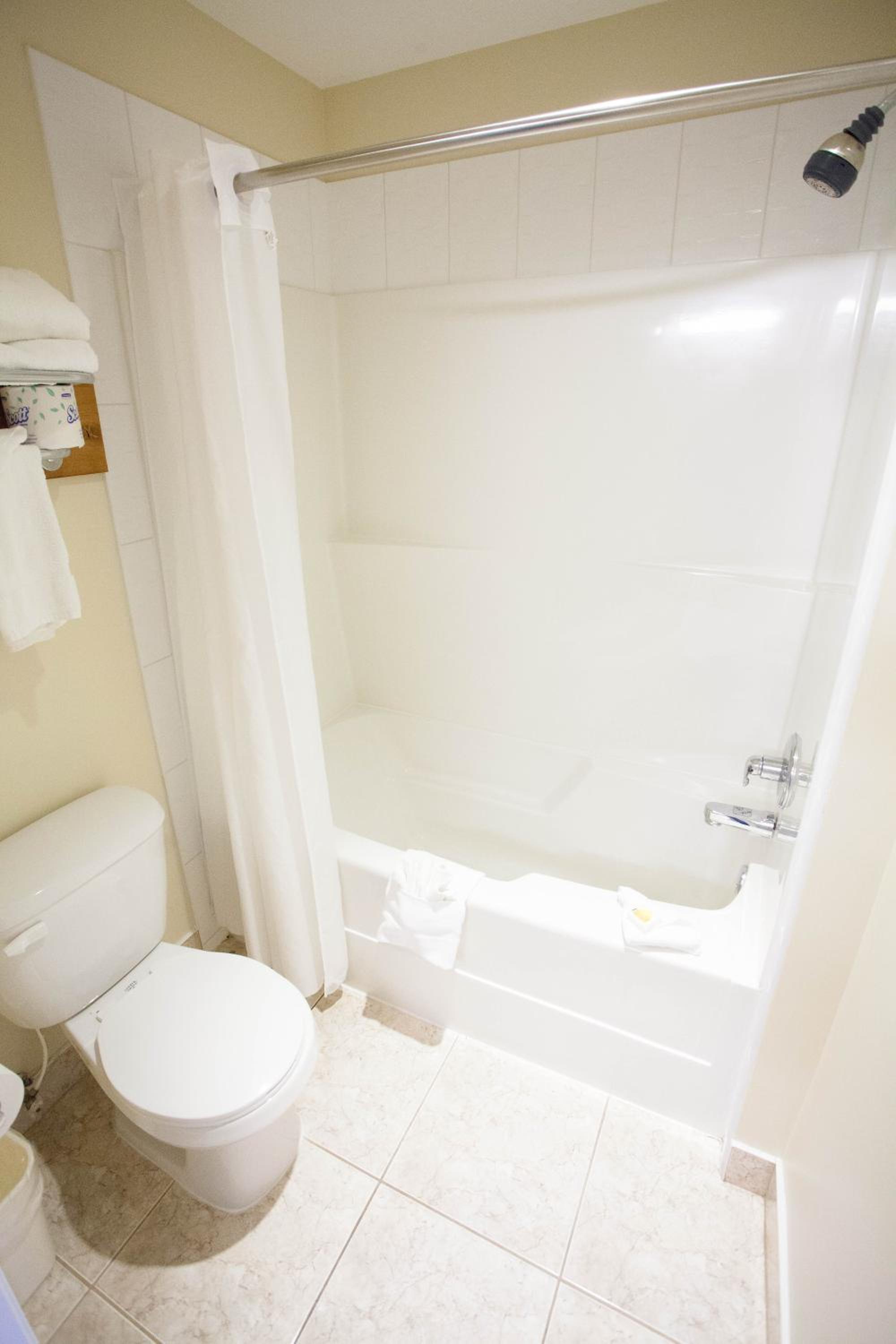 Queen Room - Non-Smoking