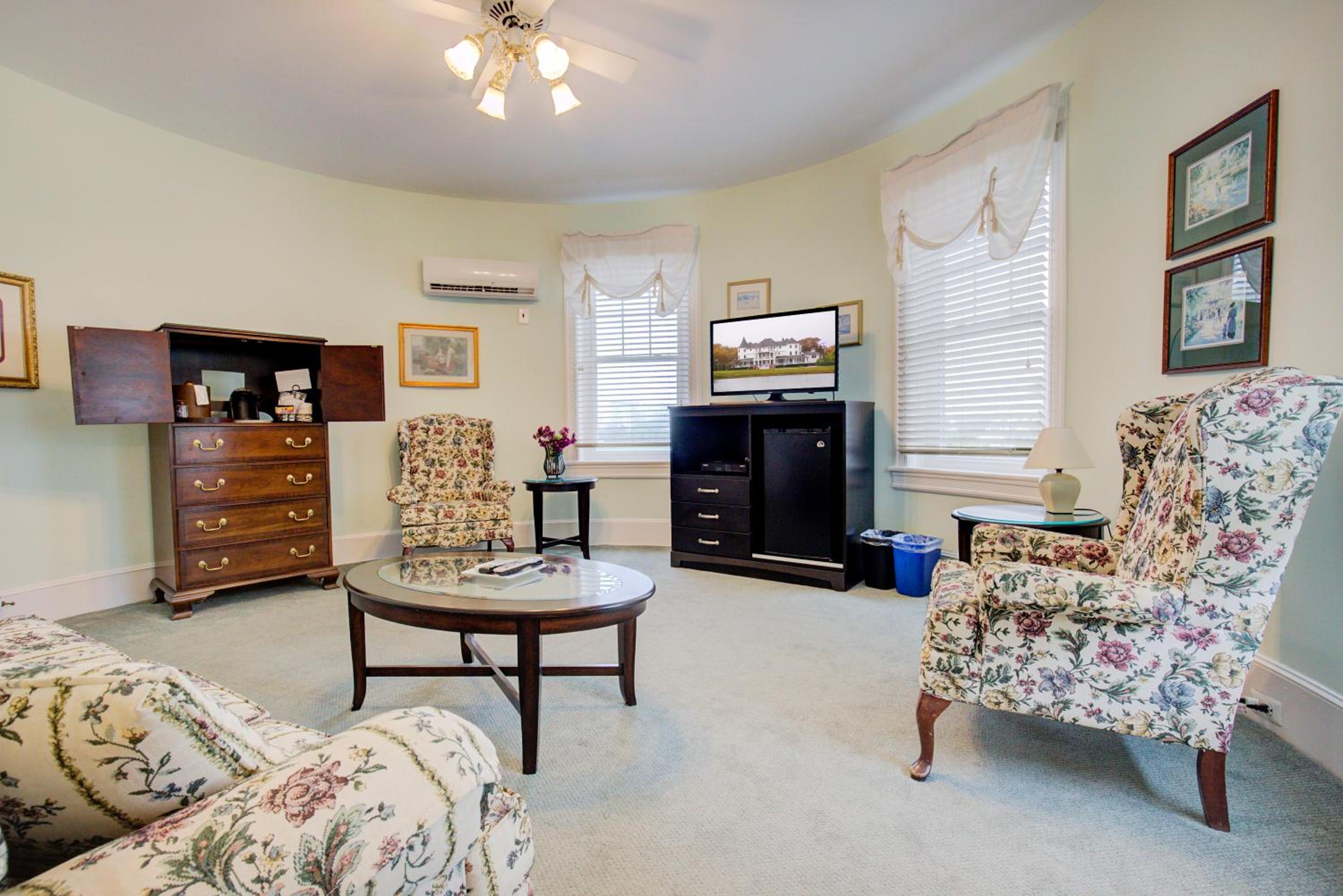 Suite with Lake View