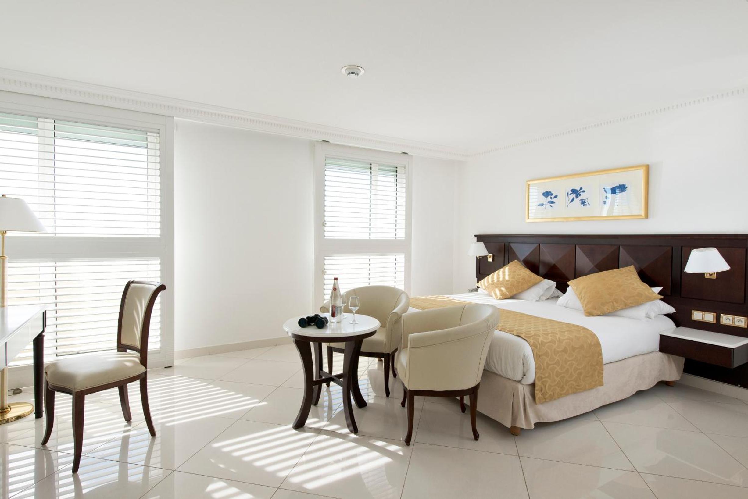 Deluxe Room with Sea View