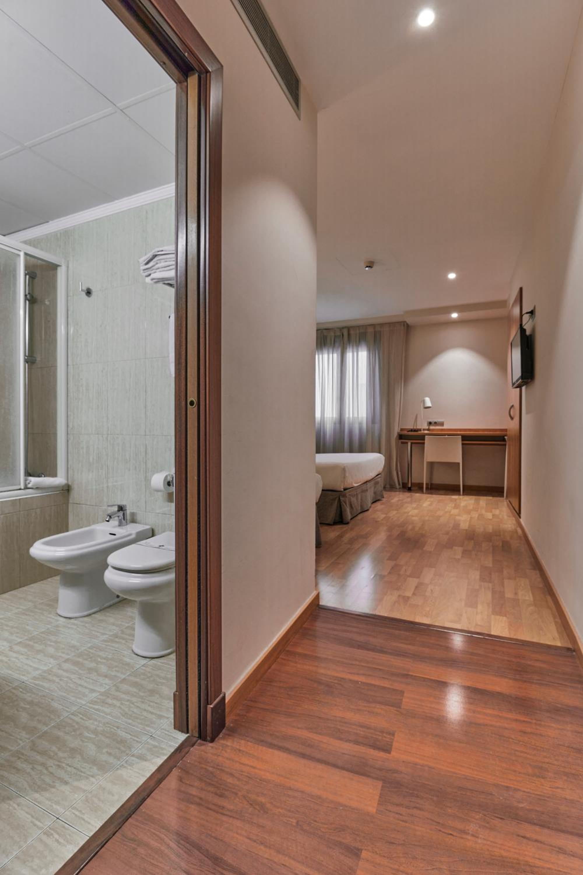 Standard Twin Room - Not Renovated