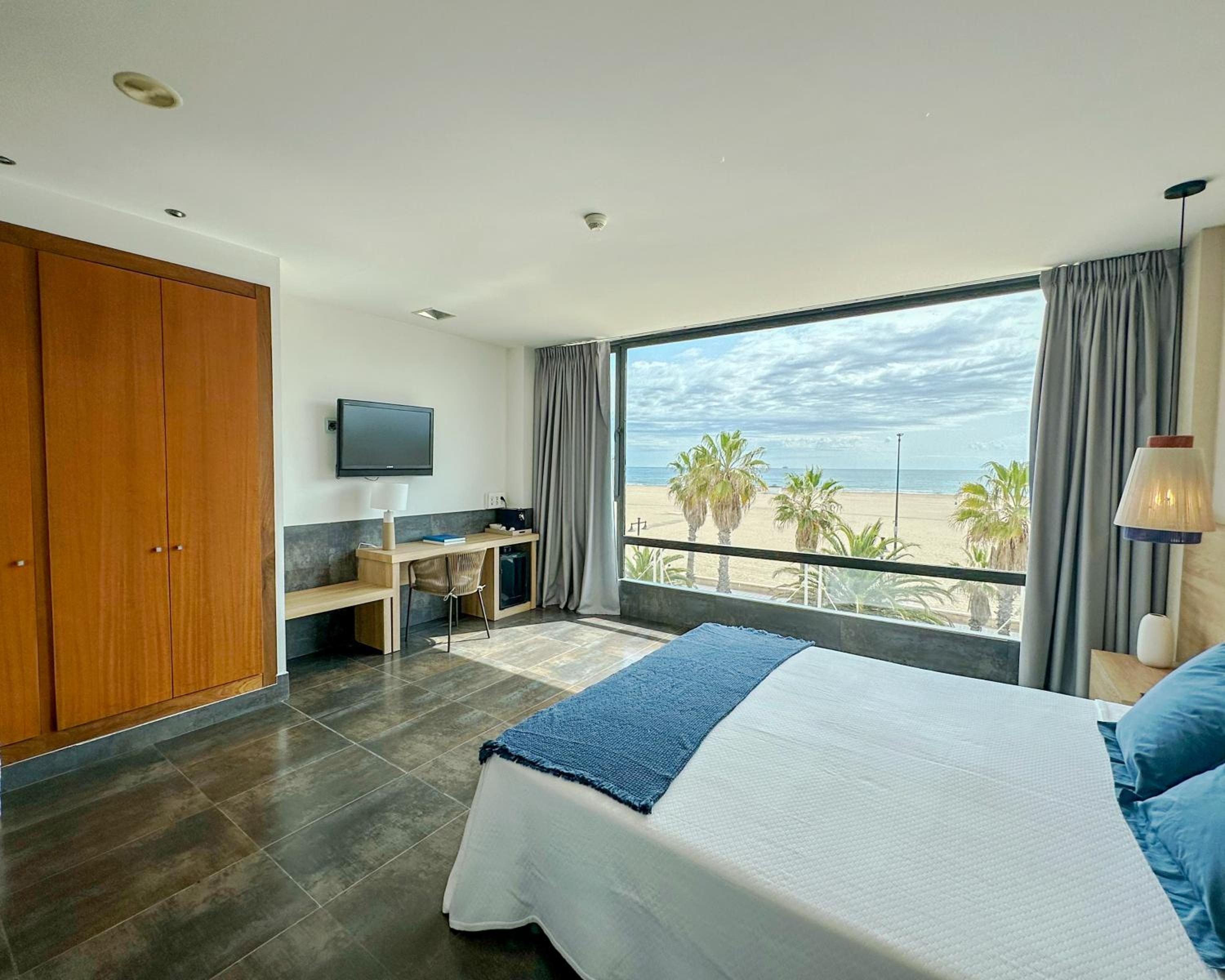 Suite with Sea Views