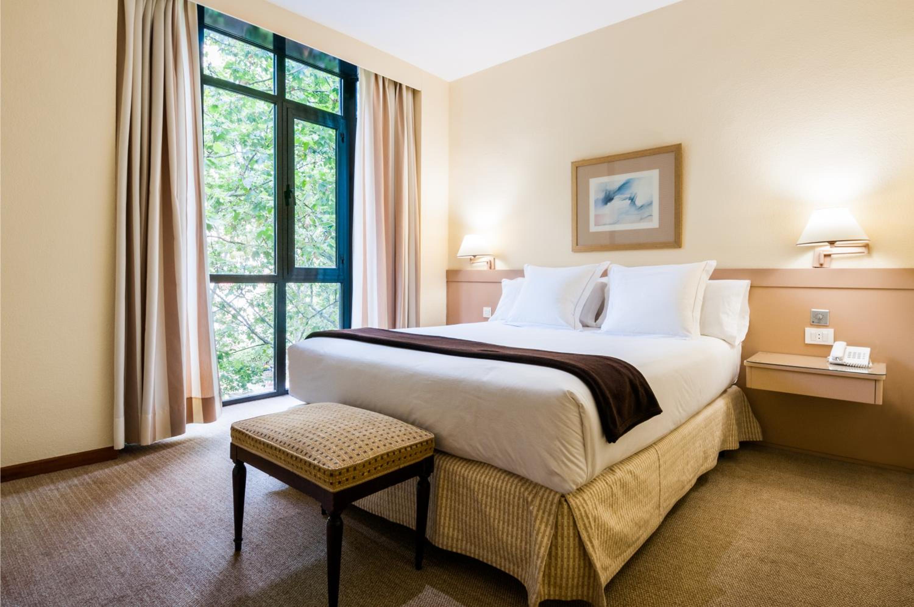 Suite (2 Adults + 1 Child)