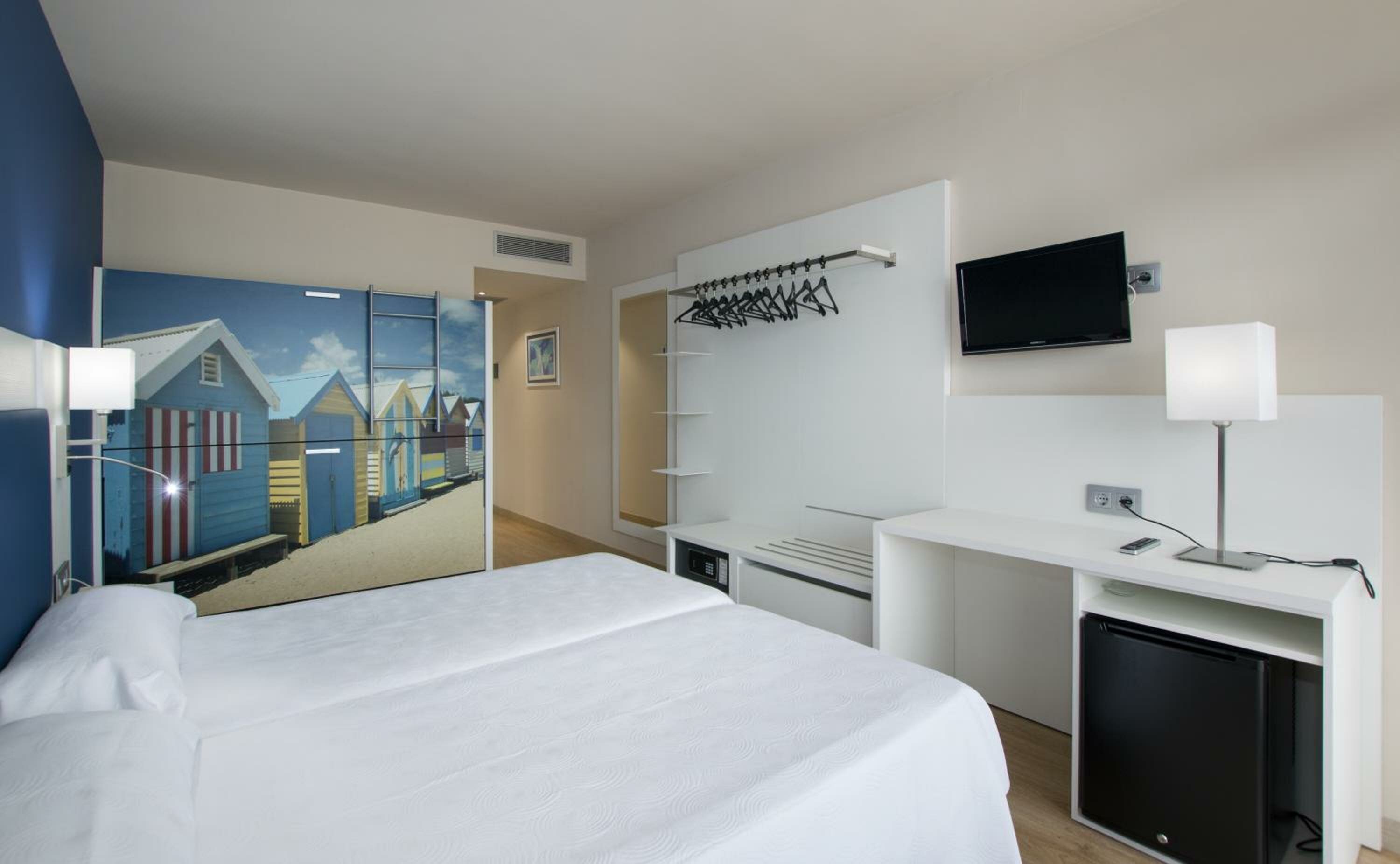 Quadruple Room (2 Adults + 2 Children)