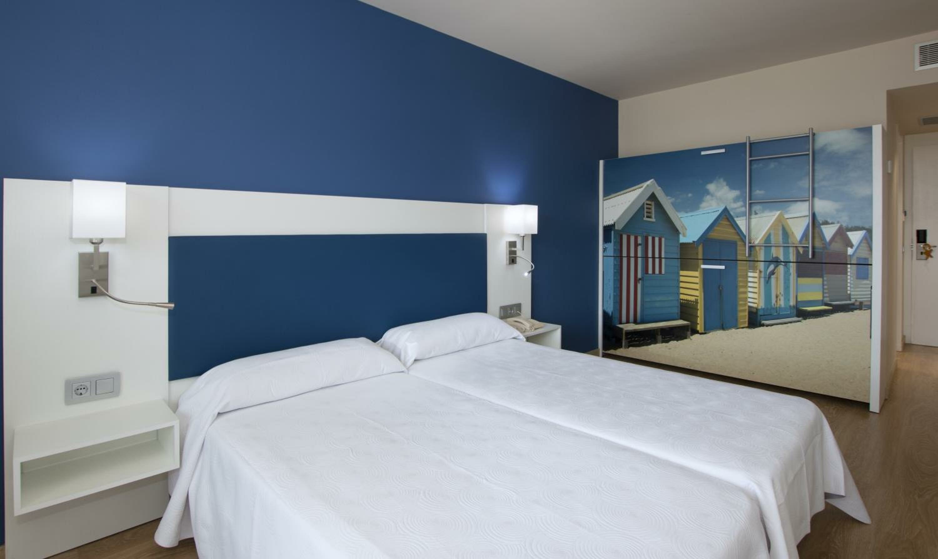 Quadruple Room (2 Adults + 2 Children)