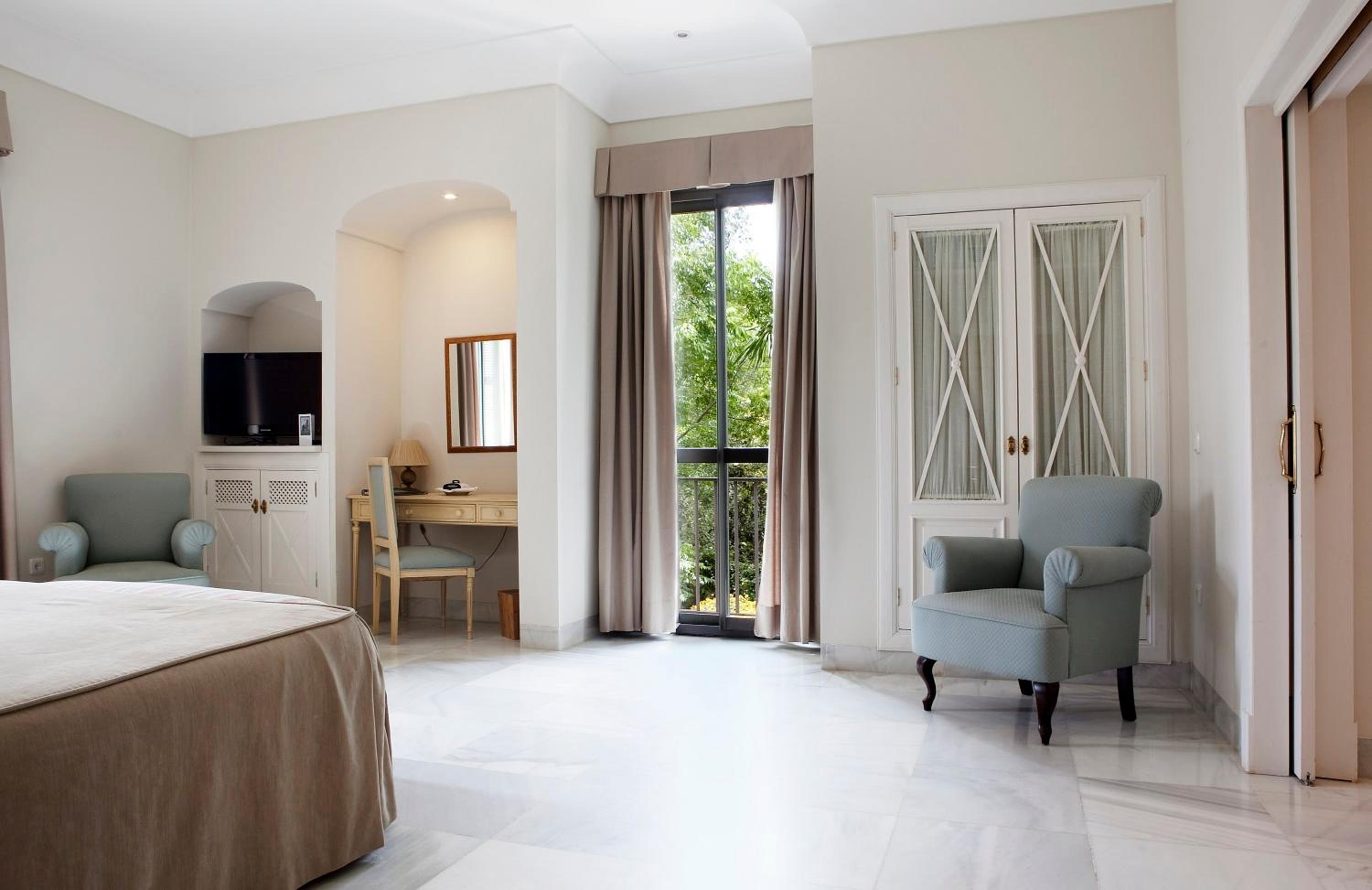 Junior Suite with Garden View