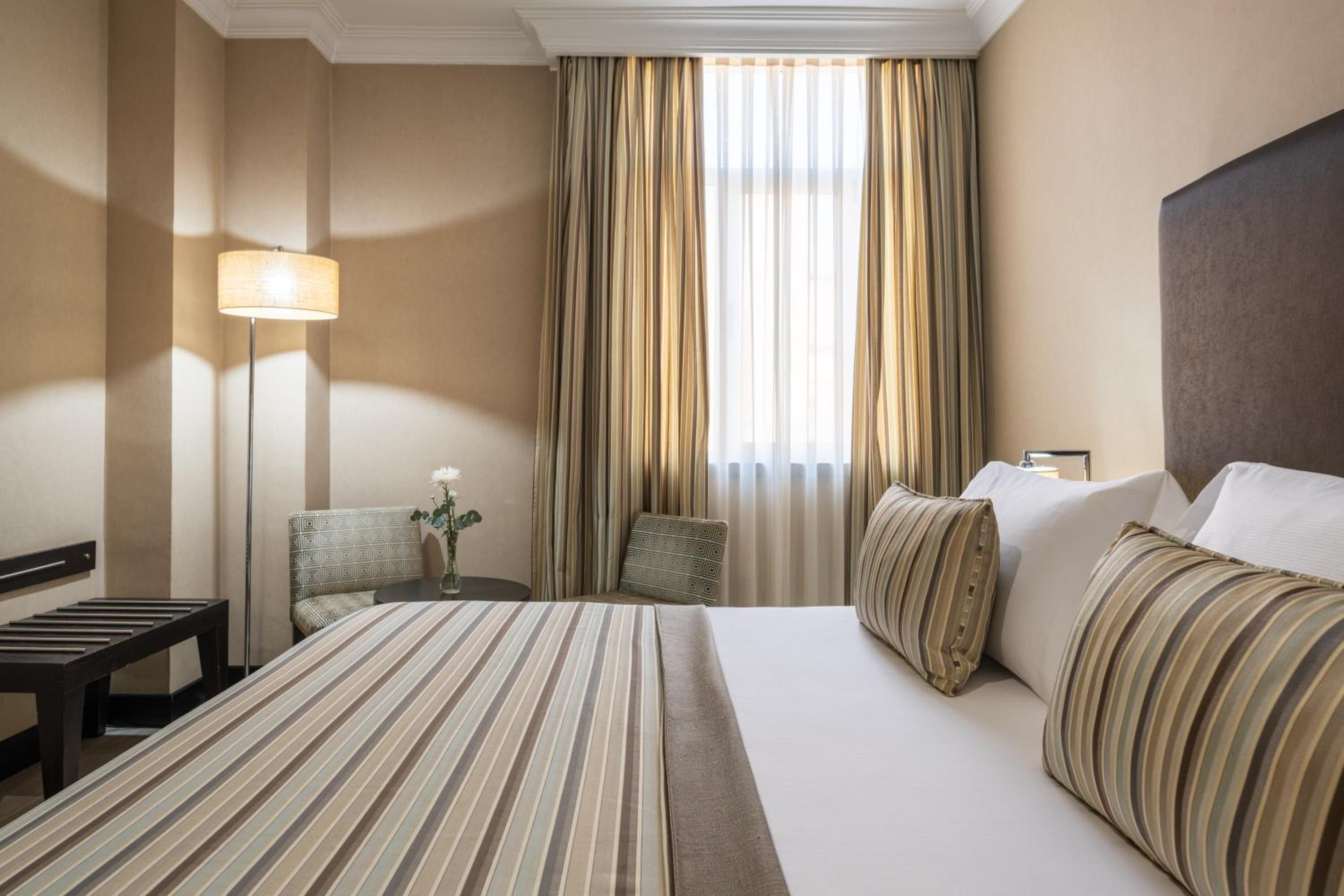 Family Room (2 Adults + 2 Children)