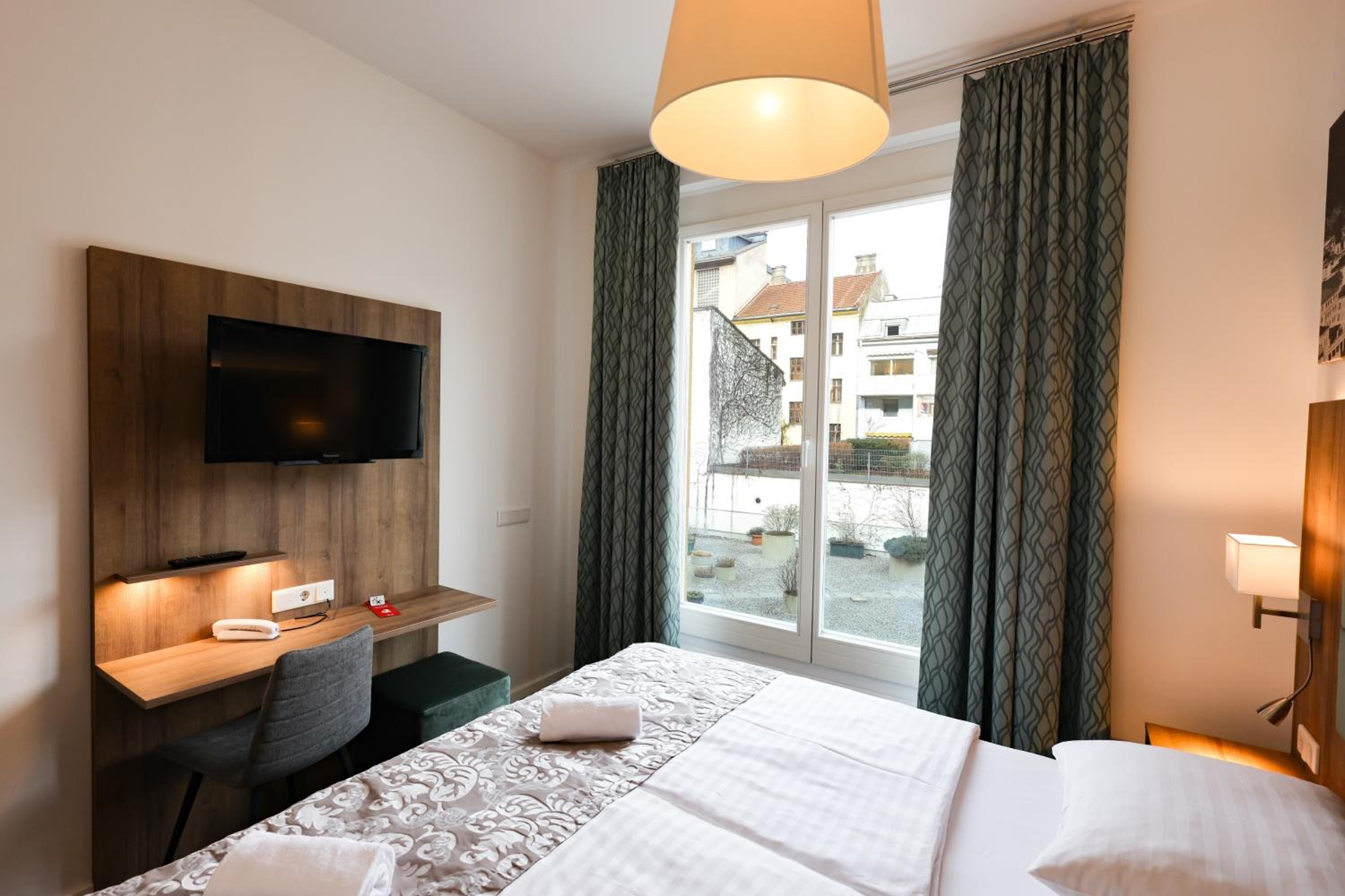 Double Room Plus with Garden View