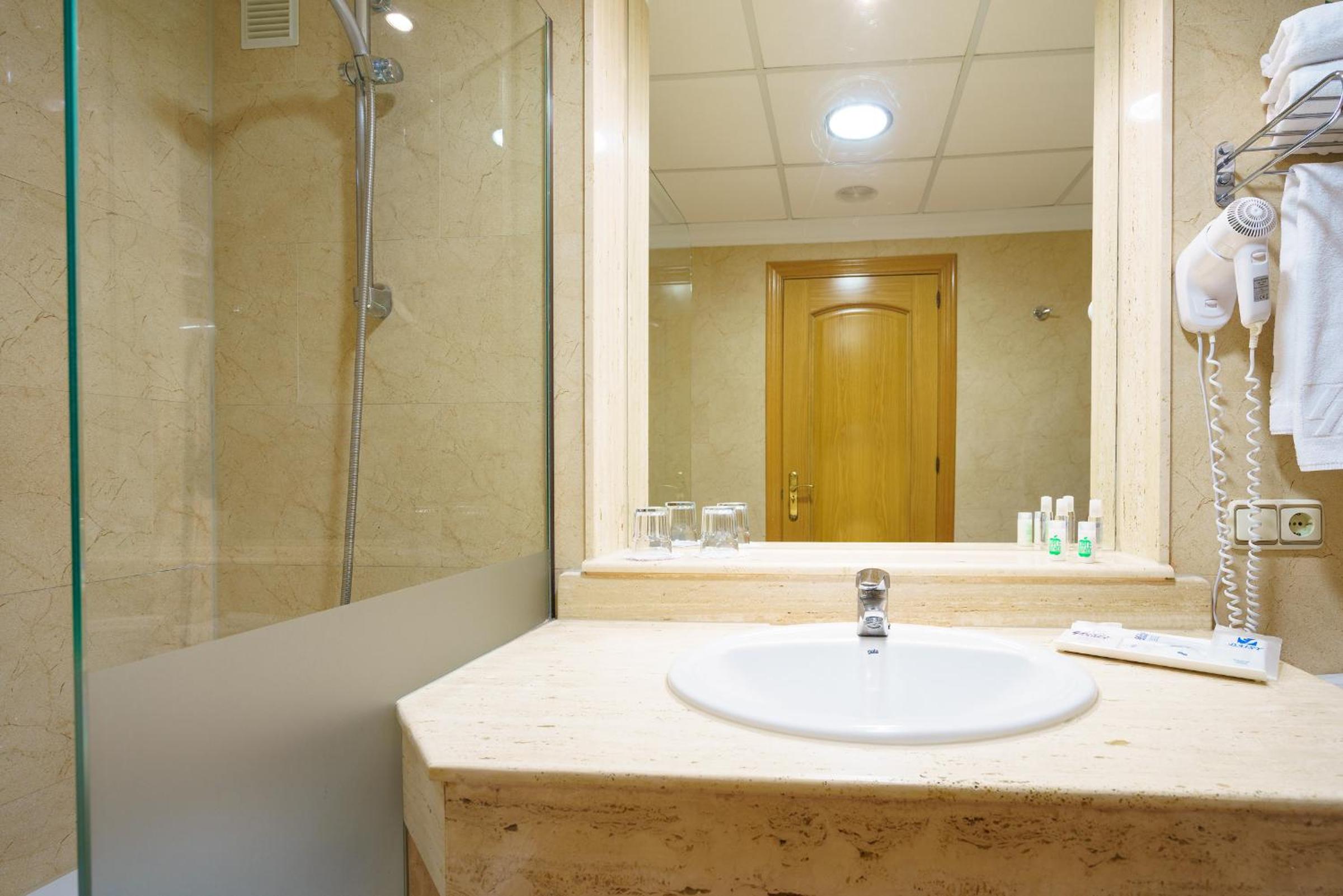 Double or Twin Room with Sea View