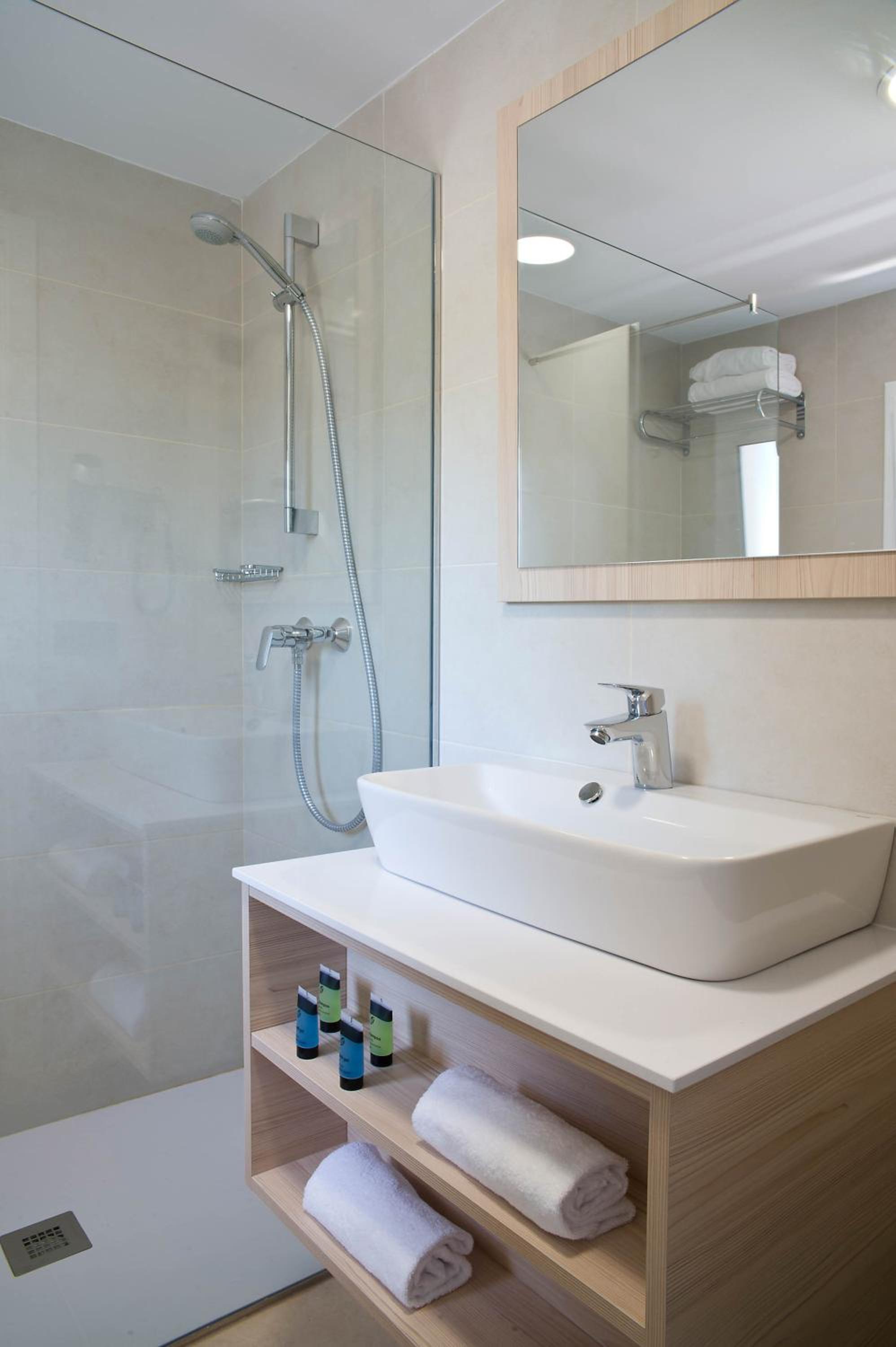 Apartament 1 Room (3 Adults + 1 Child)
