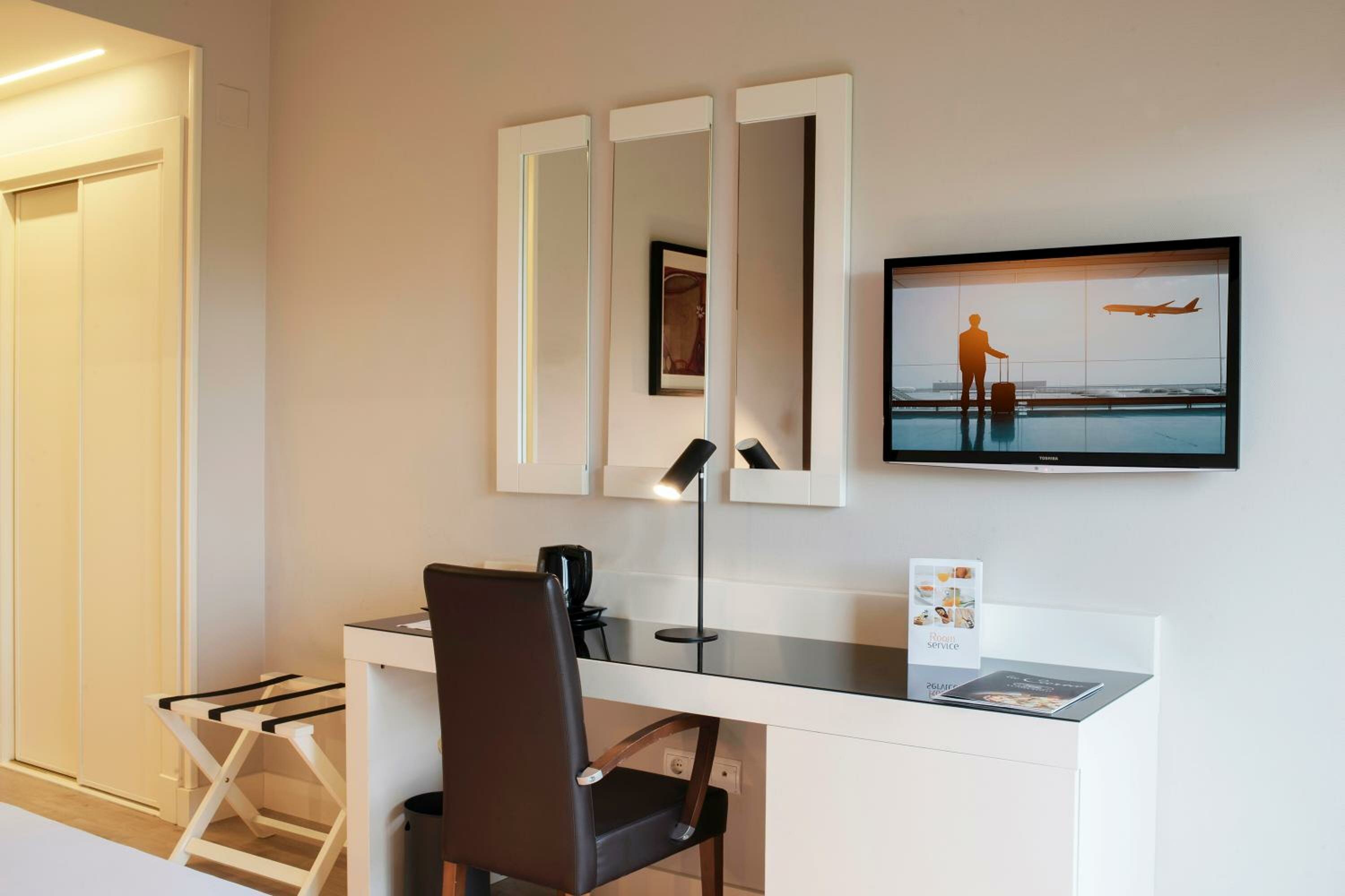 Double Room (1 Adult)