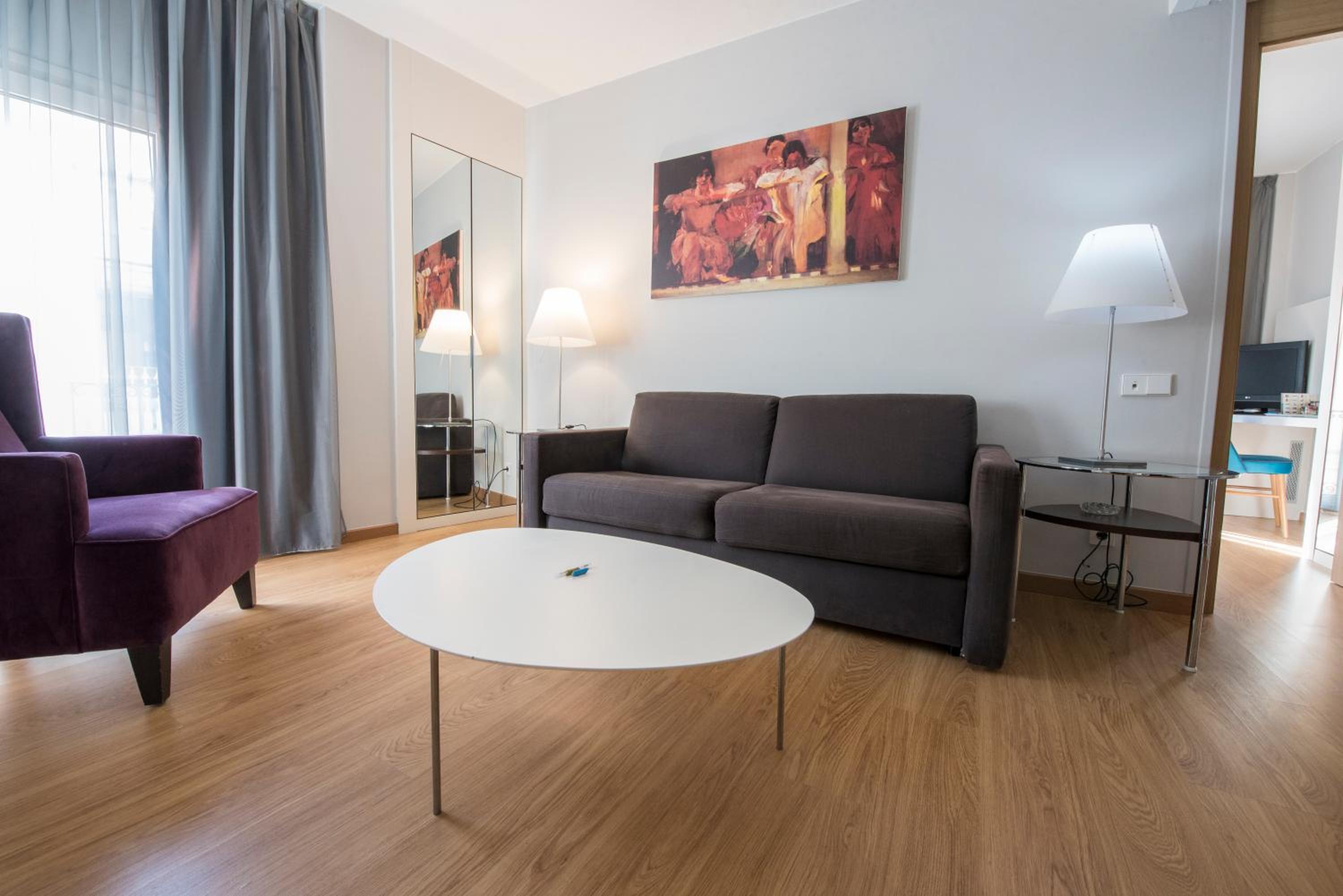 Family Room (2 Adults + 2 Children)