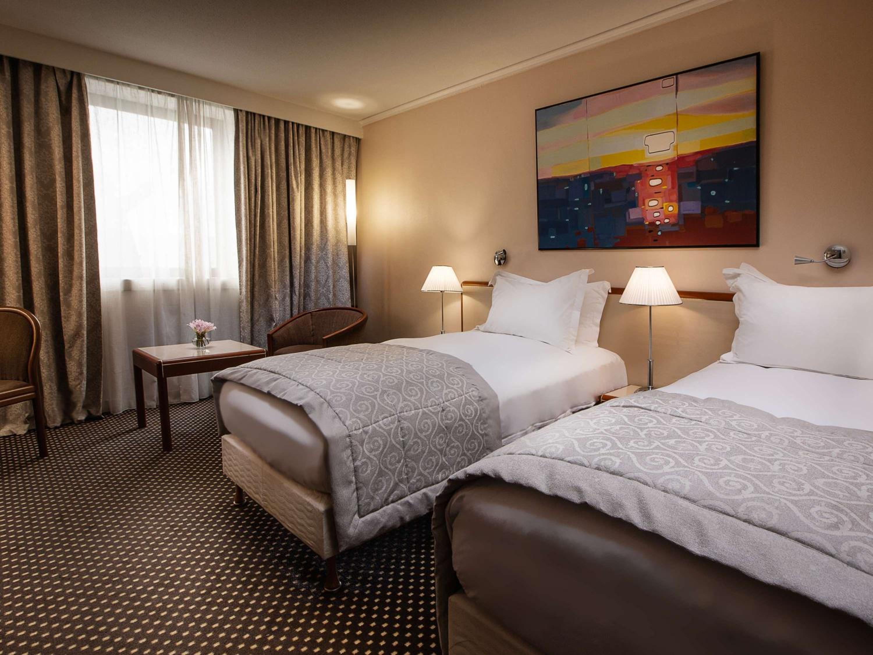 Superior King Room with City View