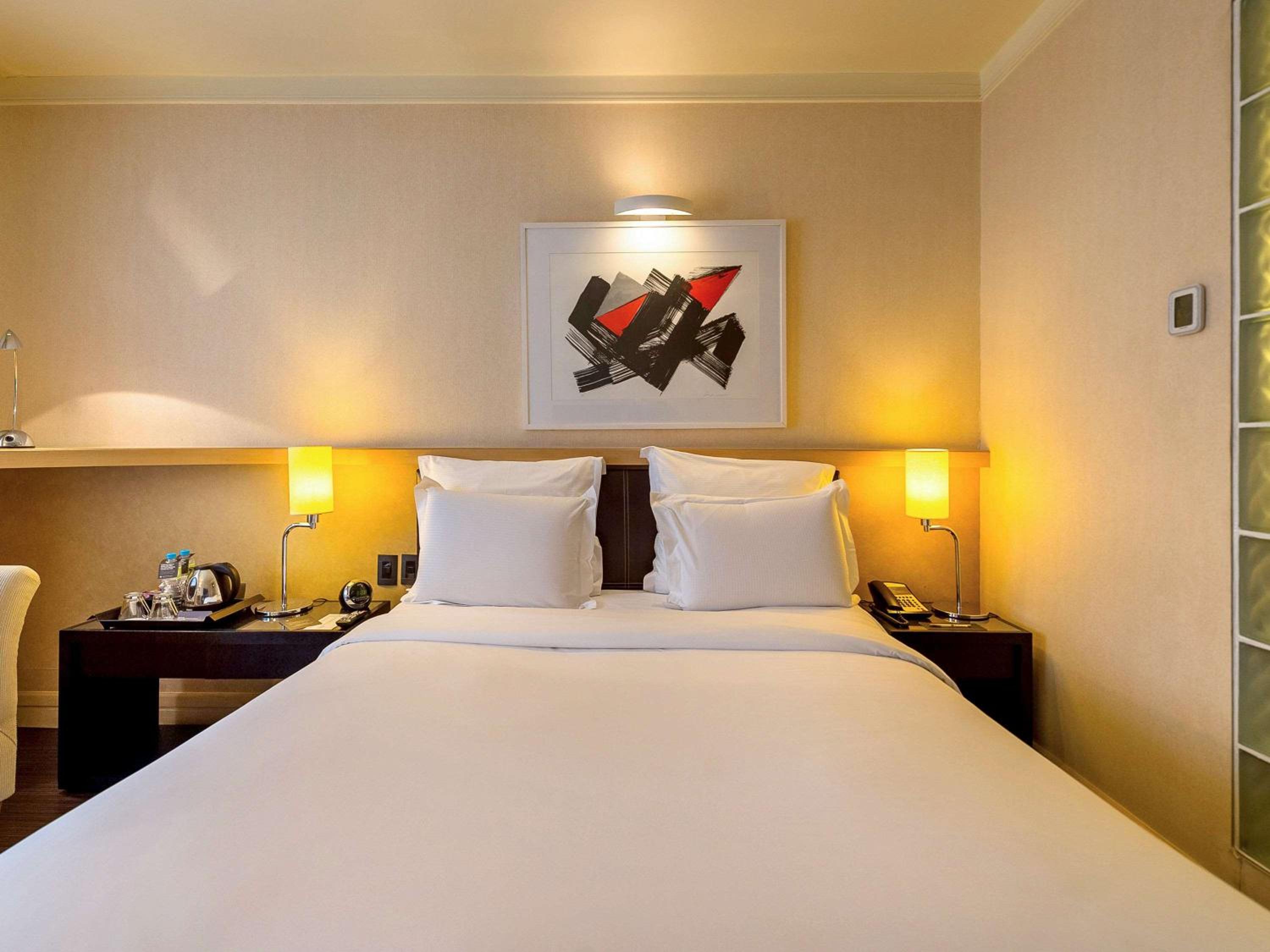 Superior Room with One Queen Bed - City View