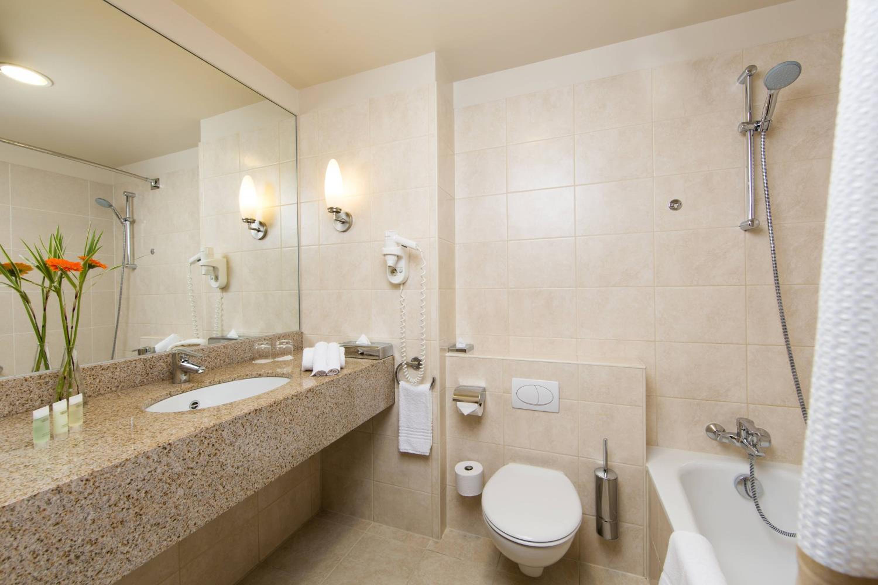 Communicating Family Room 