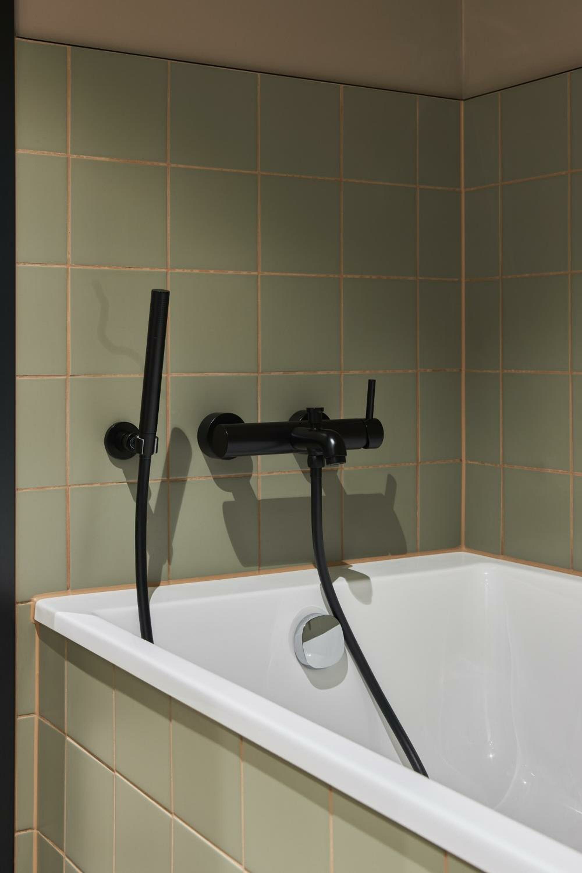 Twin Room with Bath (TWIN)