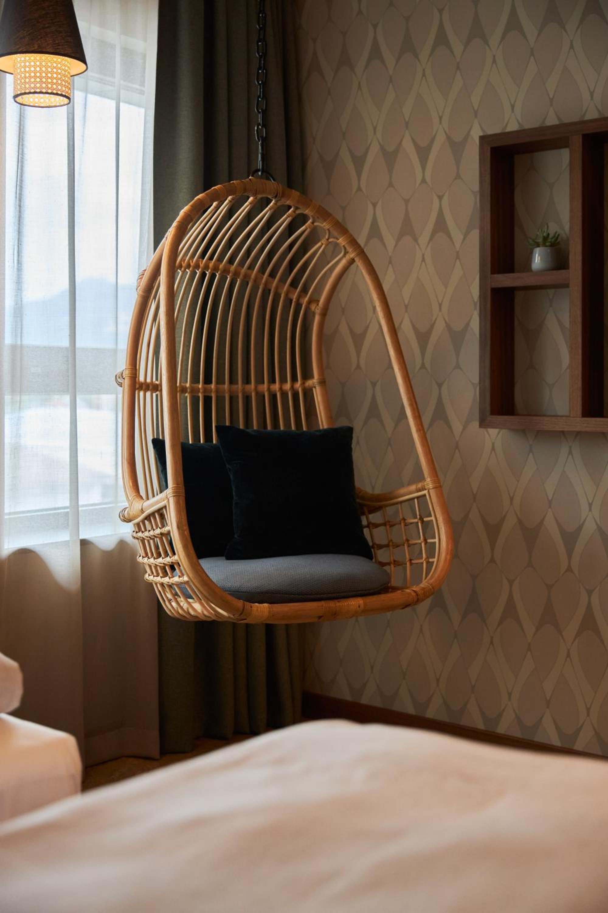 Twin Room with Bath (TWIN)