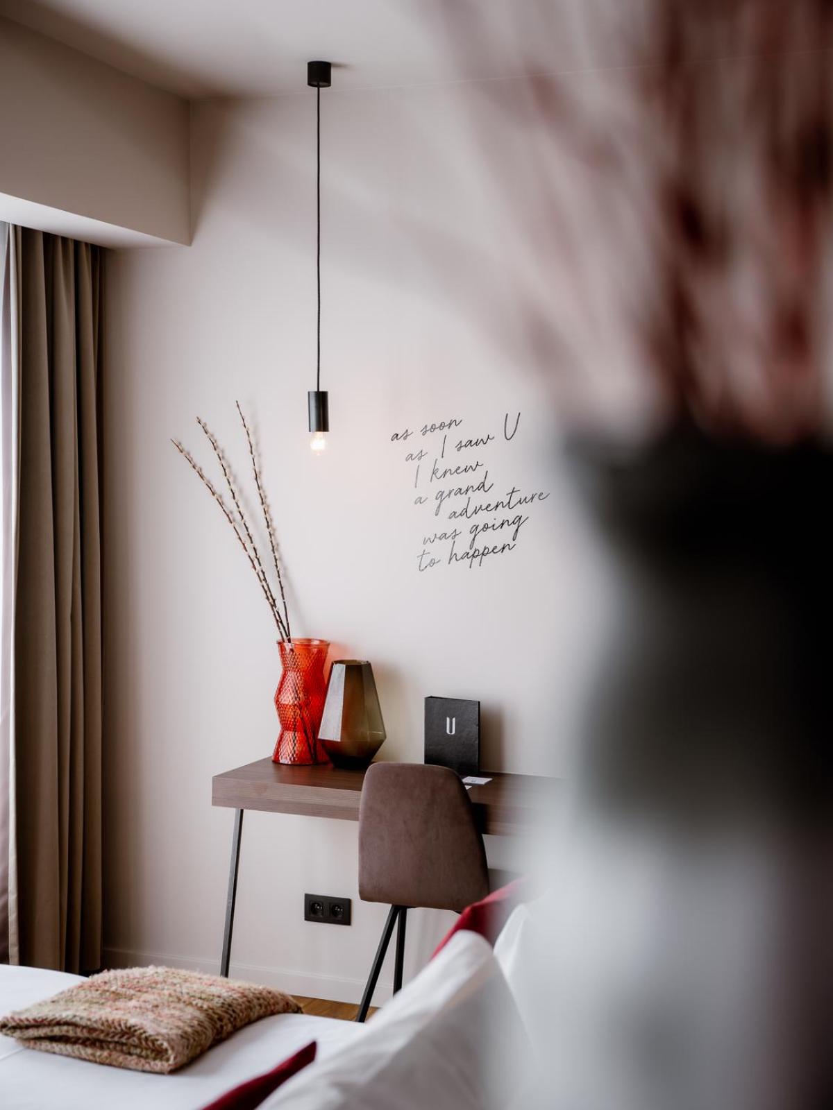 Deluxe Room with Bathtub and Rain Shower