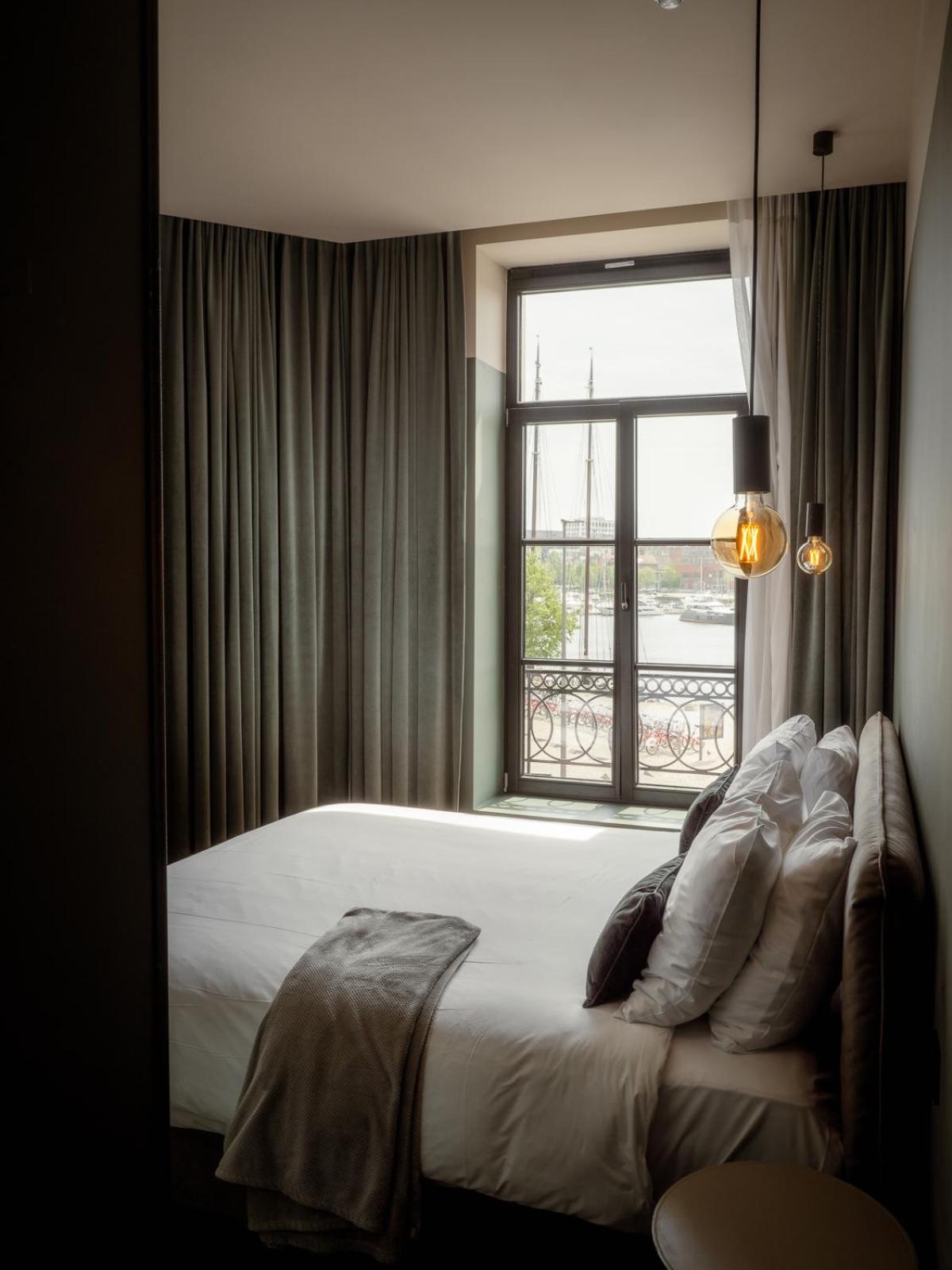 Superior Double Room with Bathtub and Rain Shower