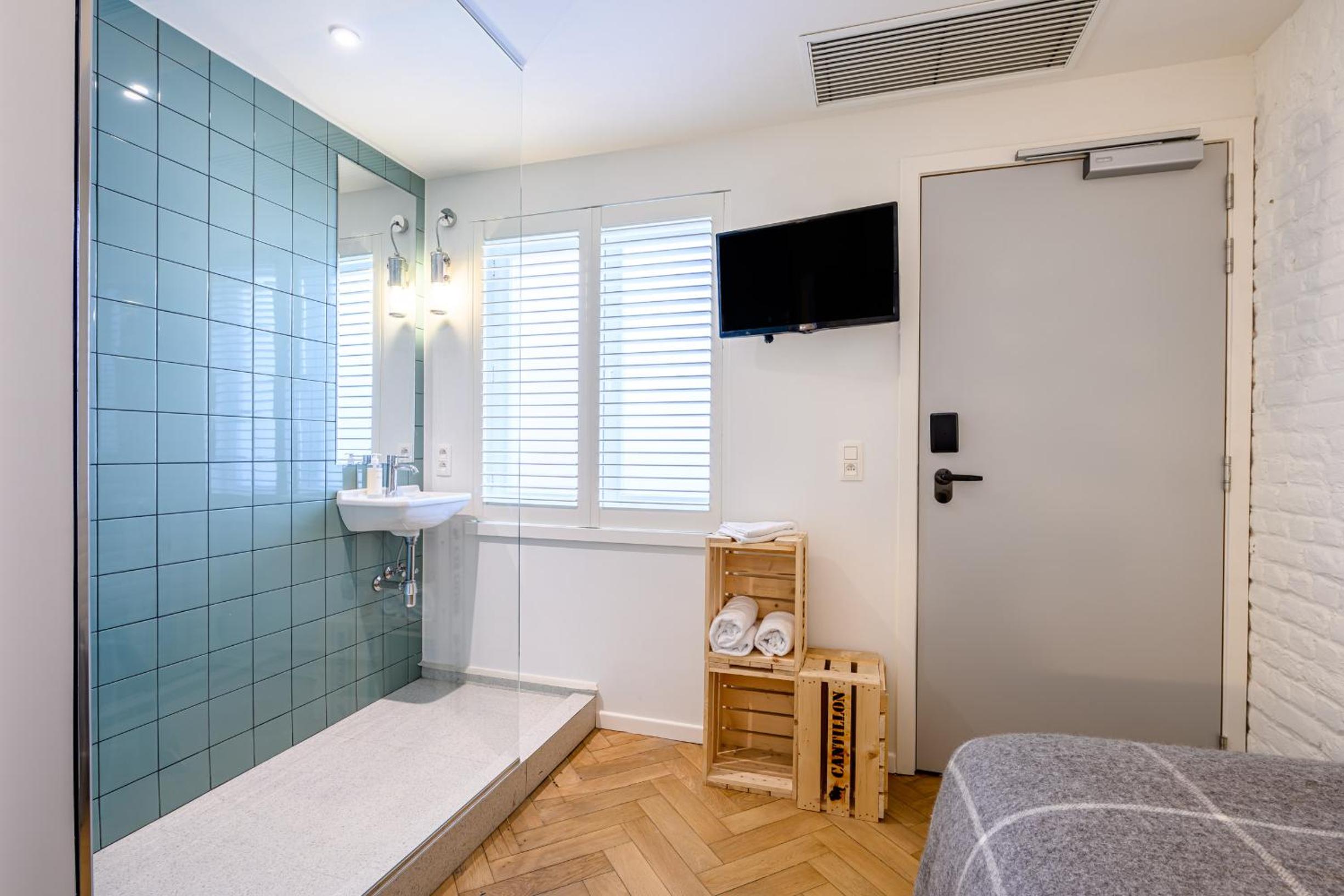 Shoebox Single Room