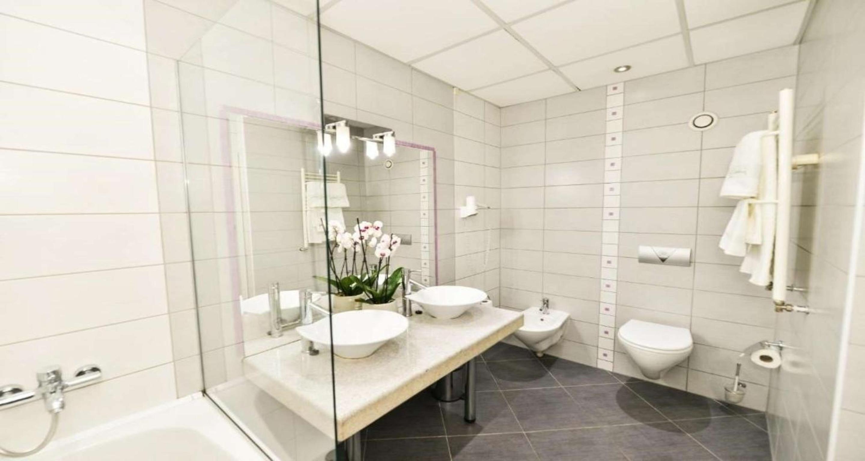 Suite with King Bed and Sofa Bed - Non-Smoking