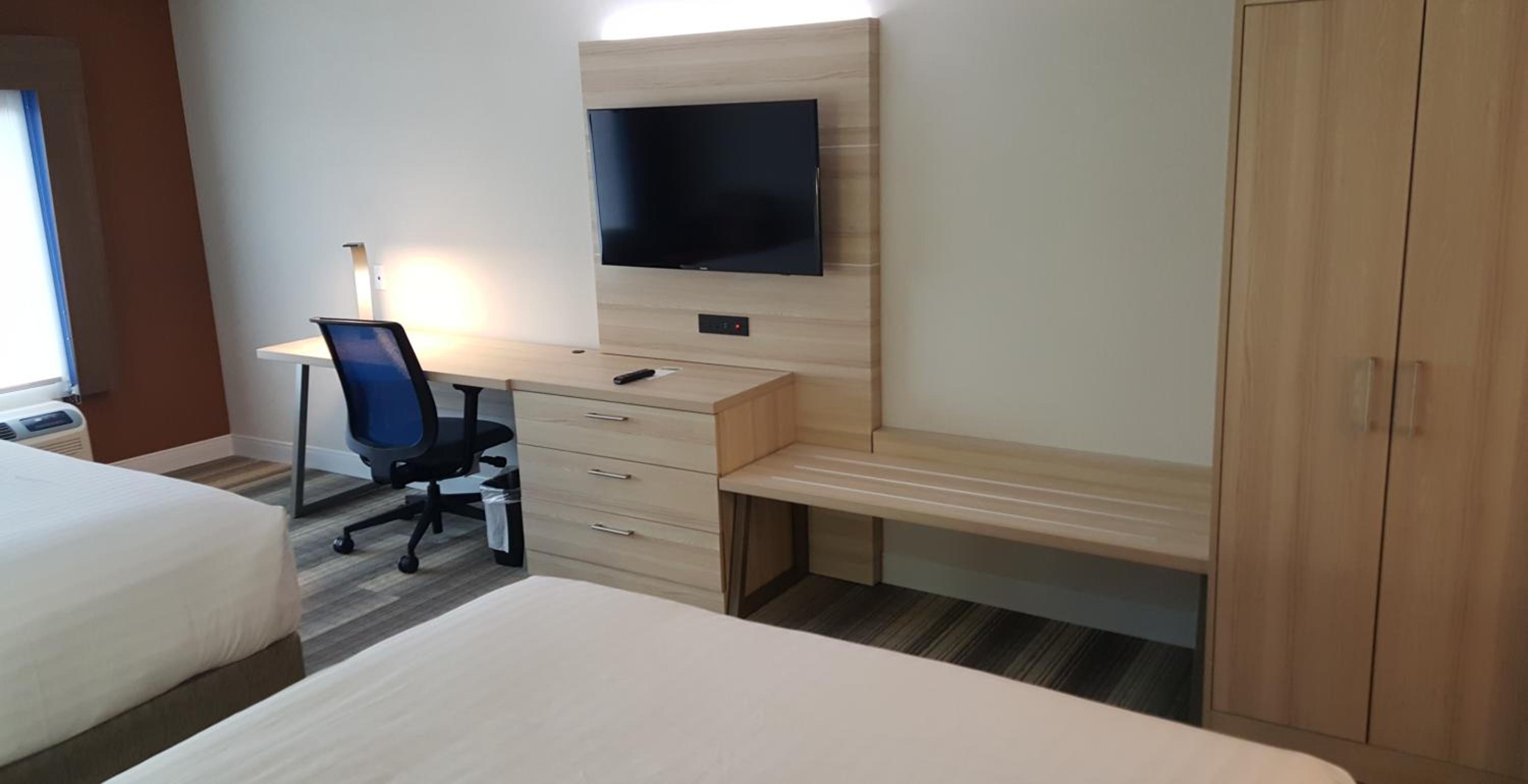 Queen Suite with Two Queen Beds