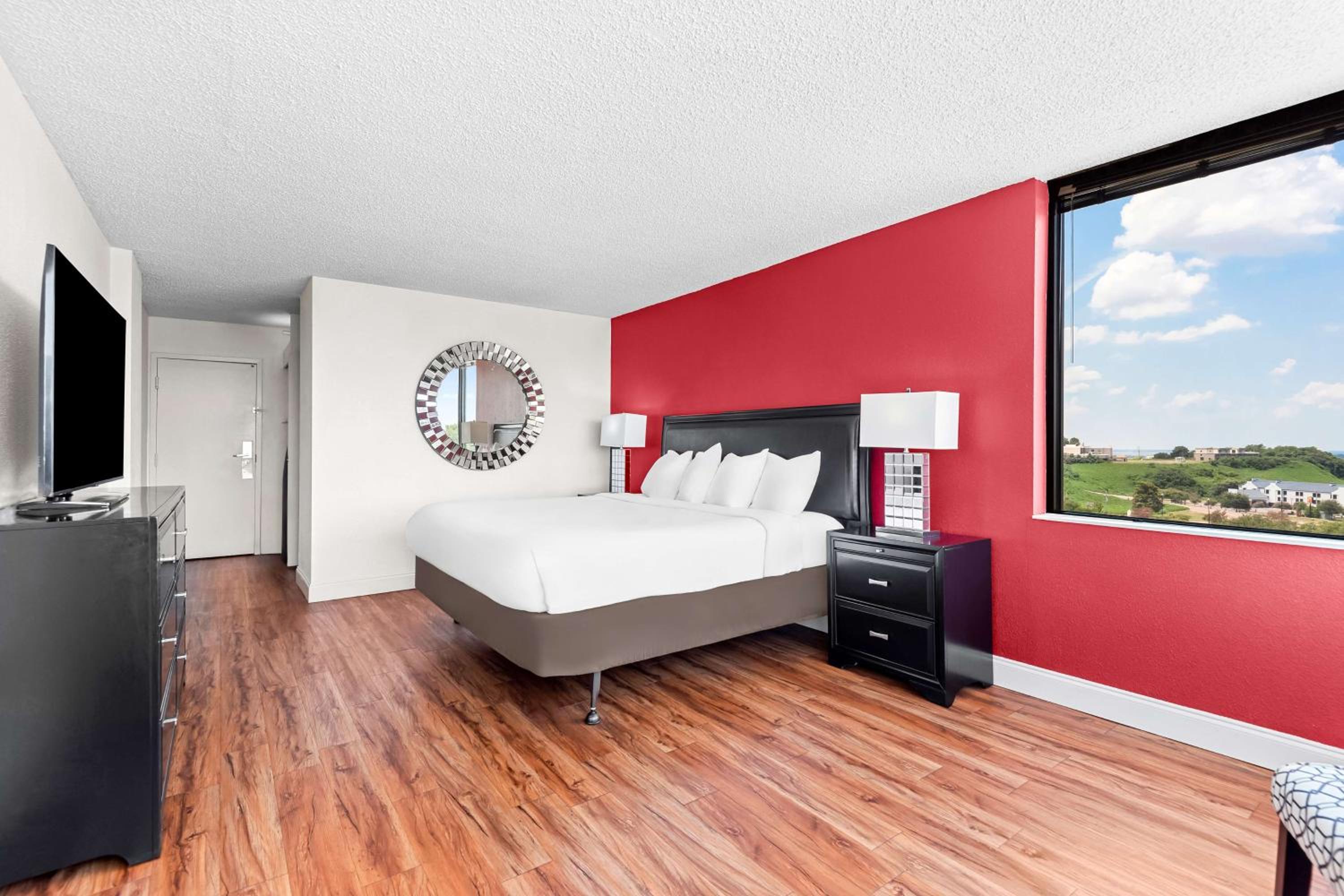 King Suite - Disability Access