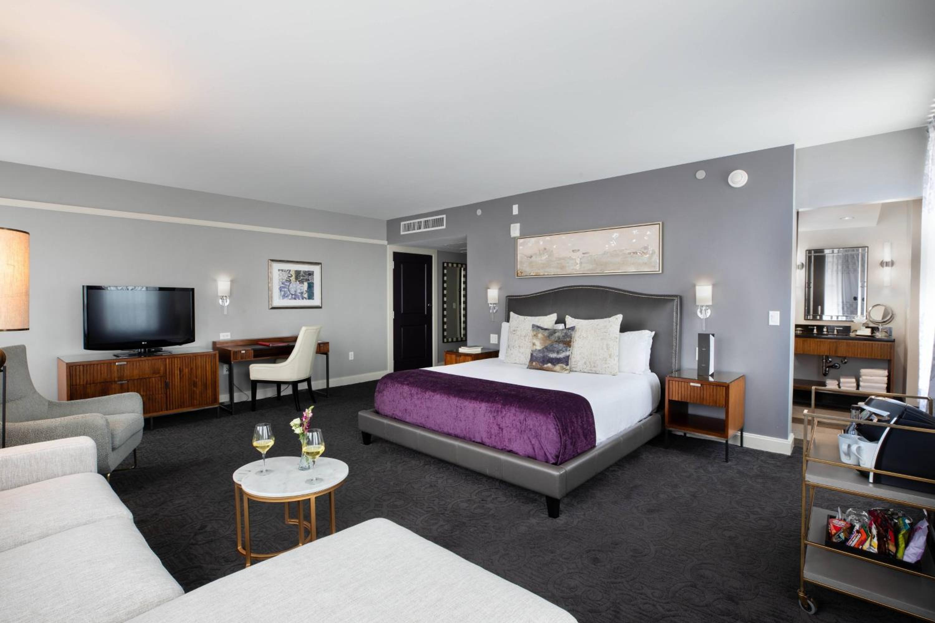Large King Room with City View