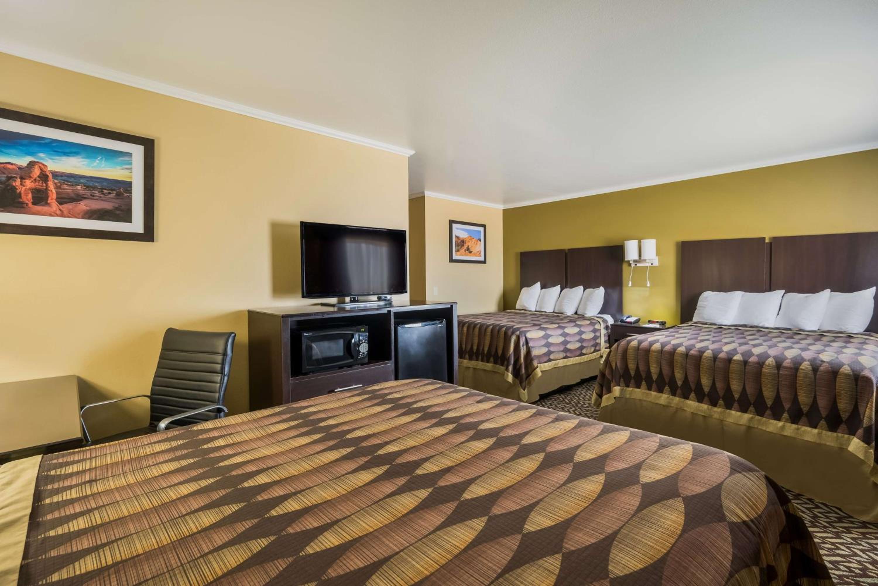 Queen Suite with Three Queen Beds