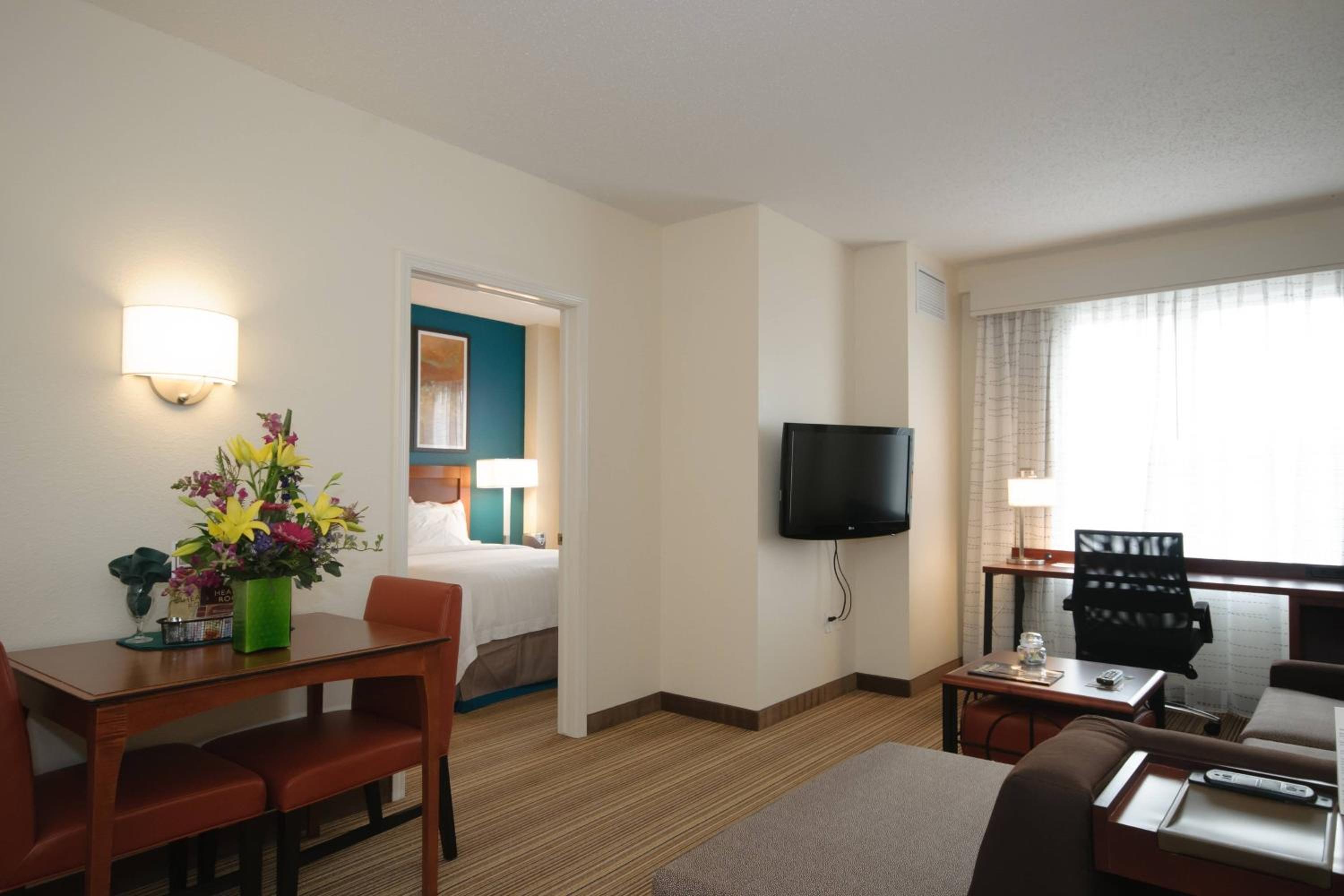 One-Bedroom Queen Suite with Sofa Bed and City View