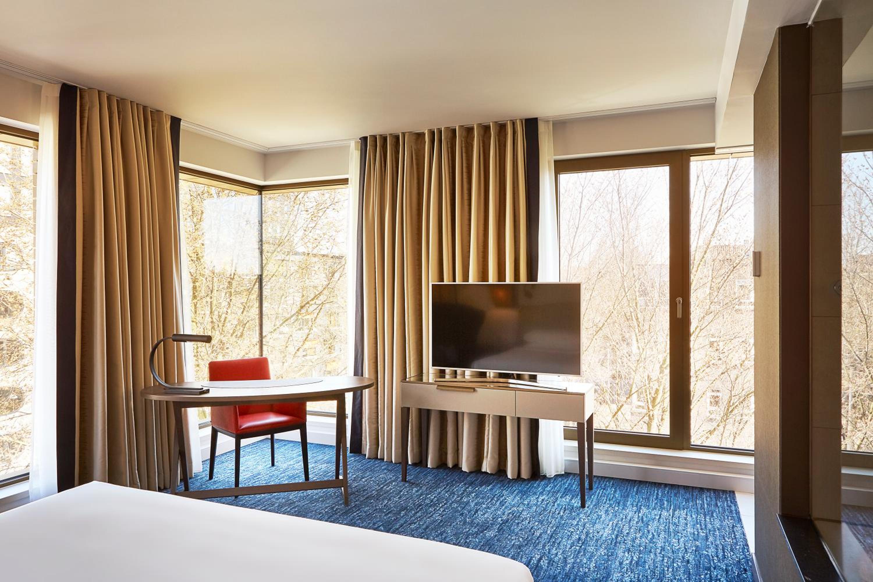 Deluxe King Room - Club Access