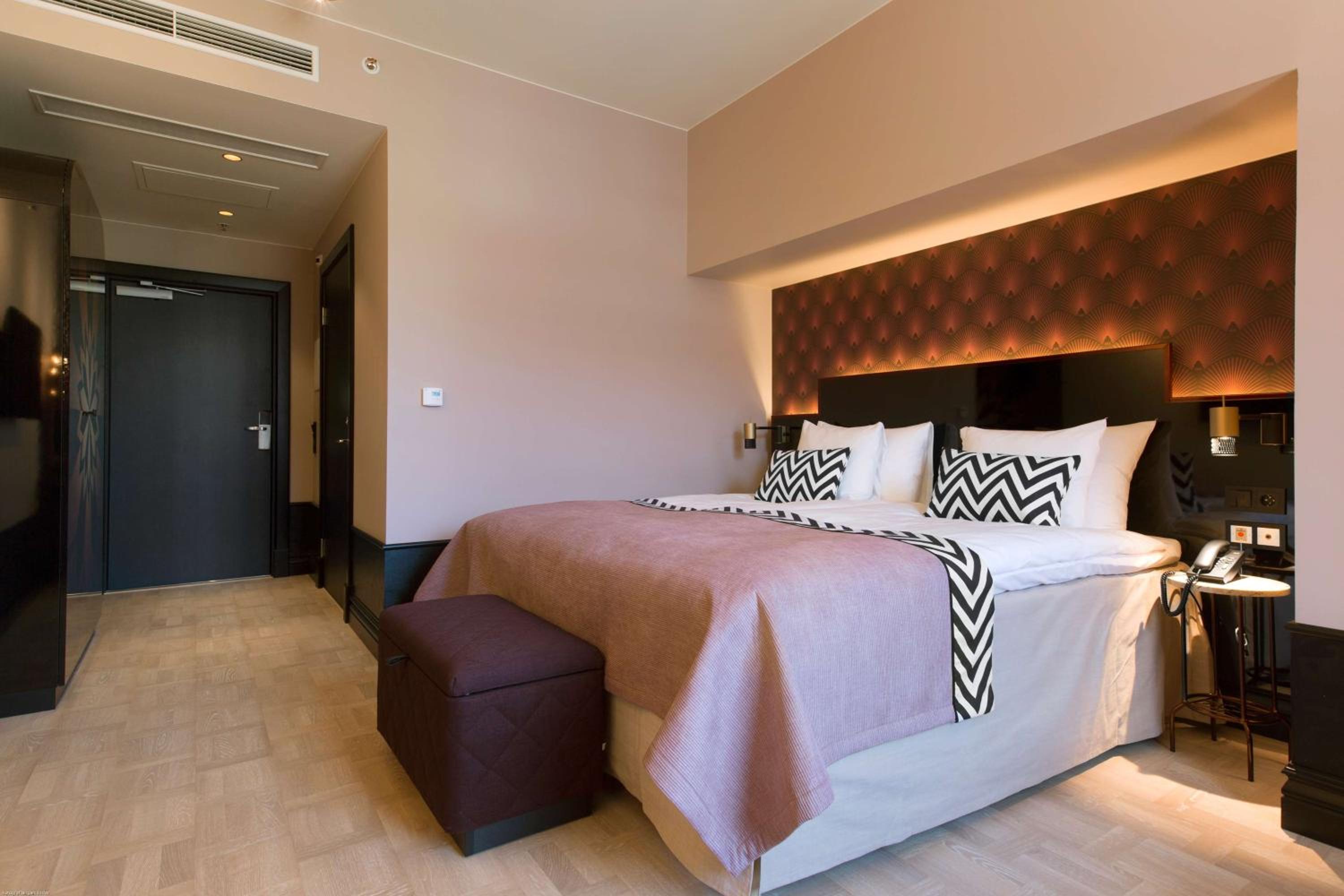 Large Superior Queen Room
