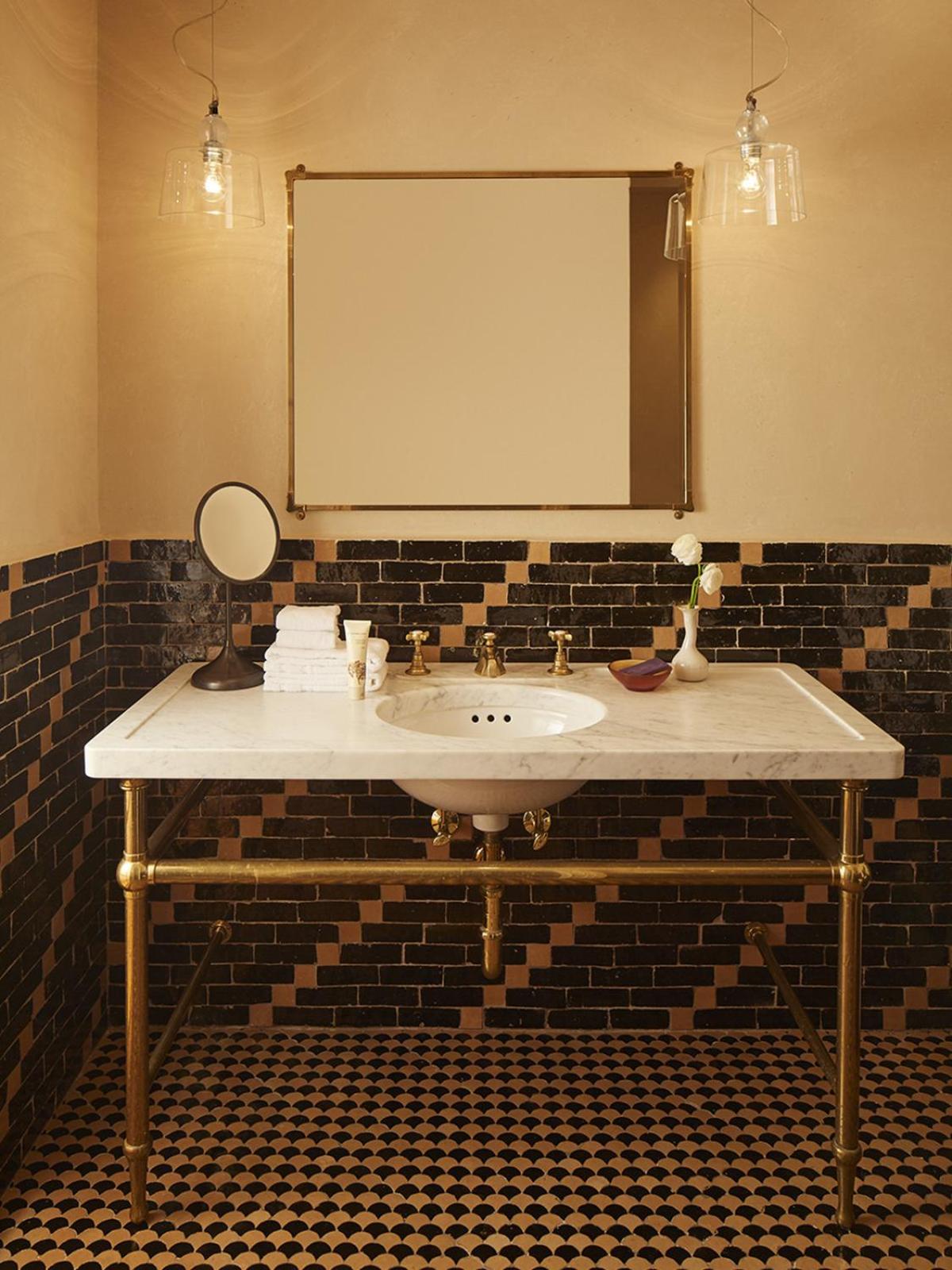 King Room with Roll-In Shower - Disability Access