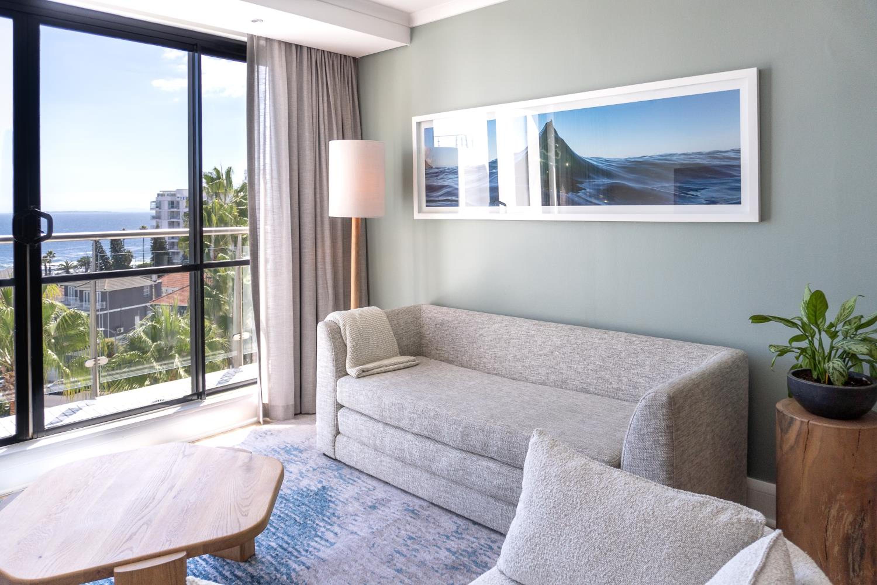 One Bedroom Apartment with Sea View and Balcony