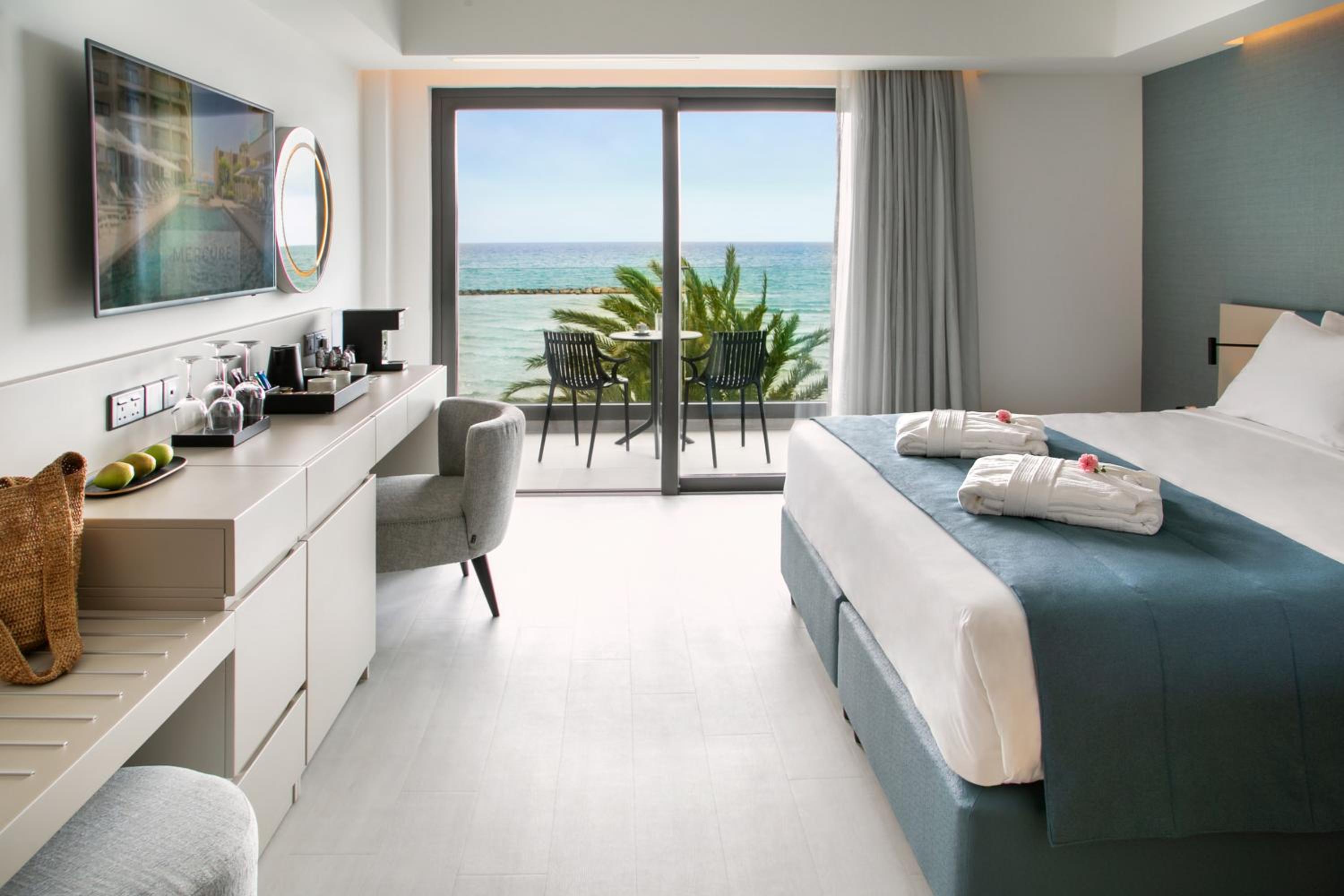 Deluxe Double Room with Balcony and Sea View